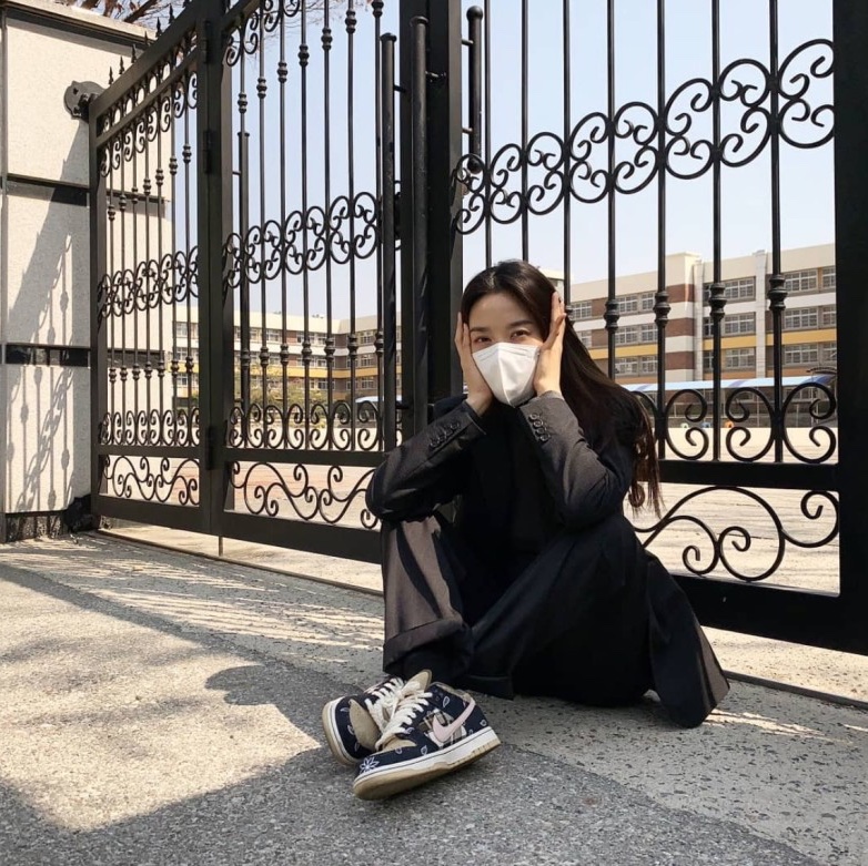 Nike x Travis Scott SB Dunk Low (Special Box), Jordan 1 Retro High OG Shadow 2.0 착용 스타일 - 1