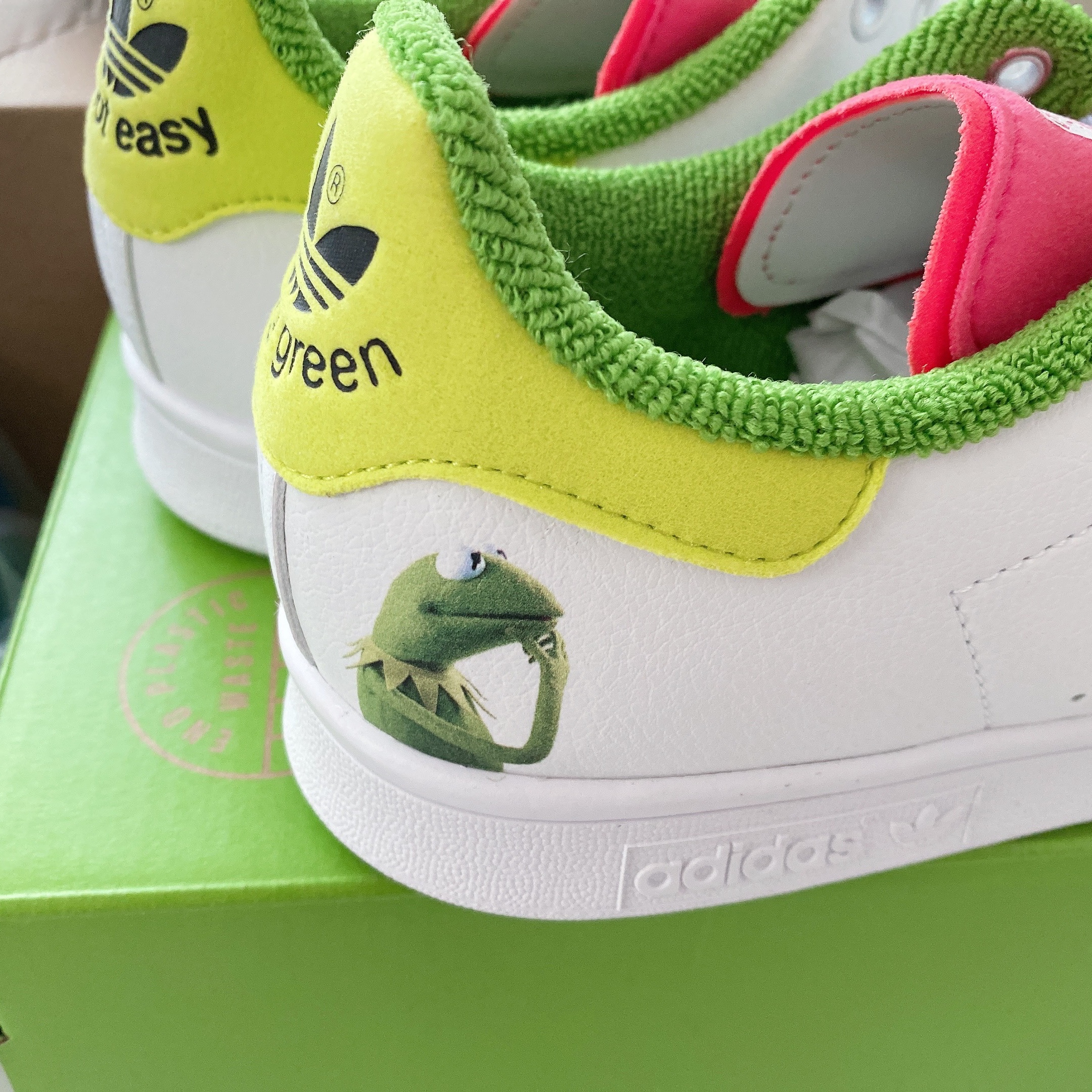 Adidas x Disney Stan Smith Kermit The Frog Green 착용 스타일 - 2