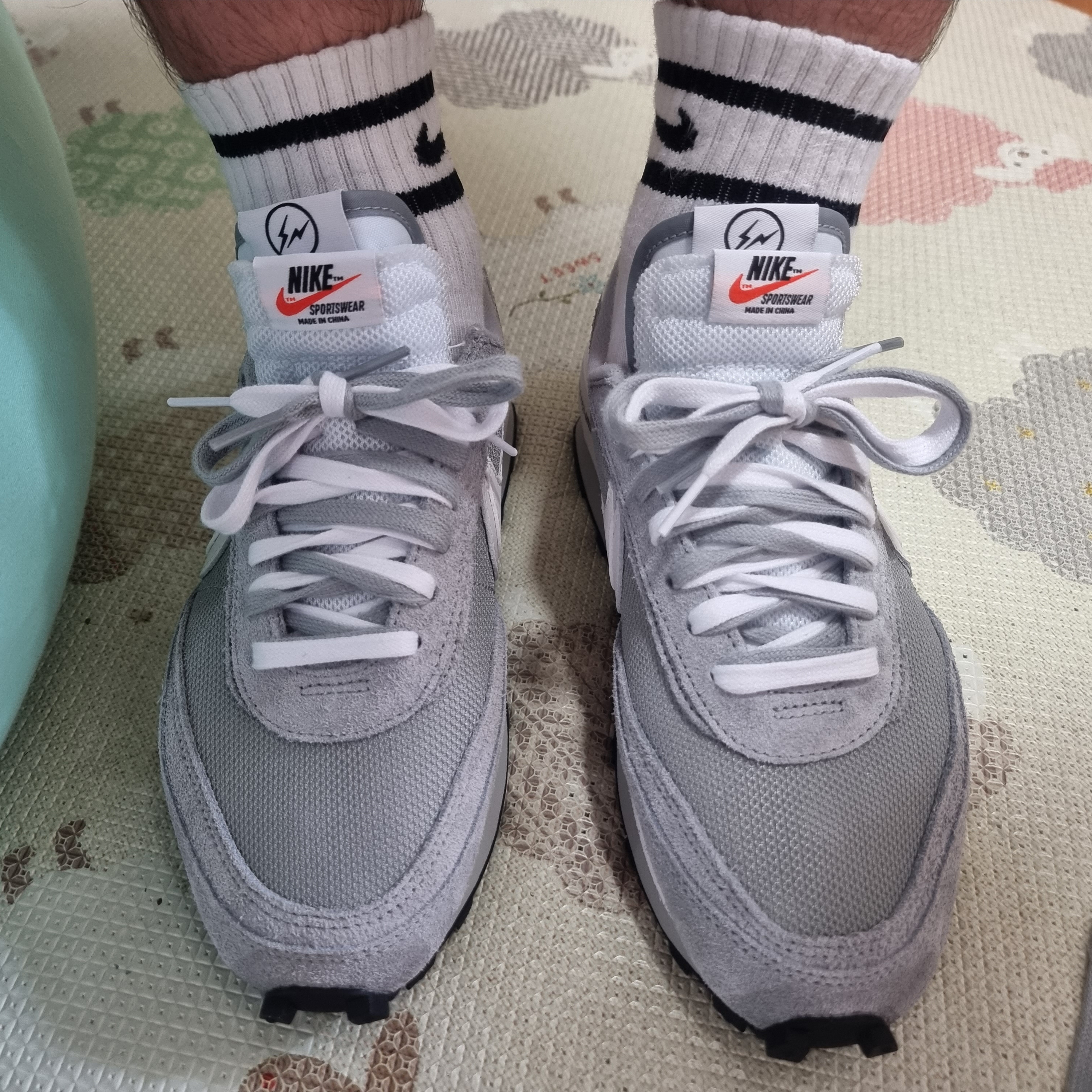 Nike x Sacai x Fragment LDWaffle Light Smoke Grey 착용 스타일 - 1
