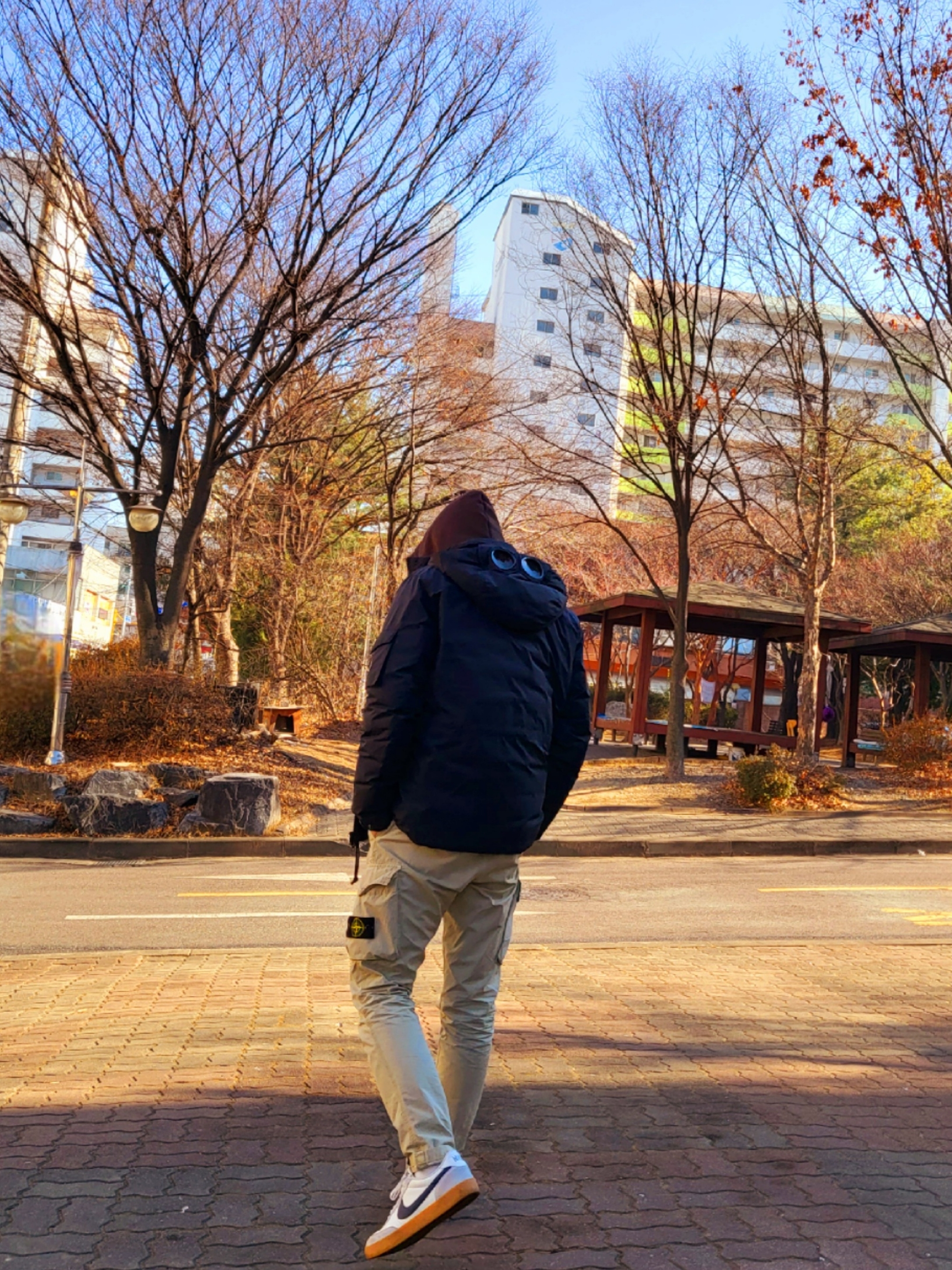 Nike x J.Crew Killshot 2 Sail Midnight Navy, Stone Island 318WA Old Dye Treatment Cargo Pants Sand - 21SS 착용 스타일