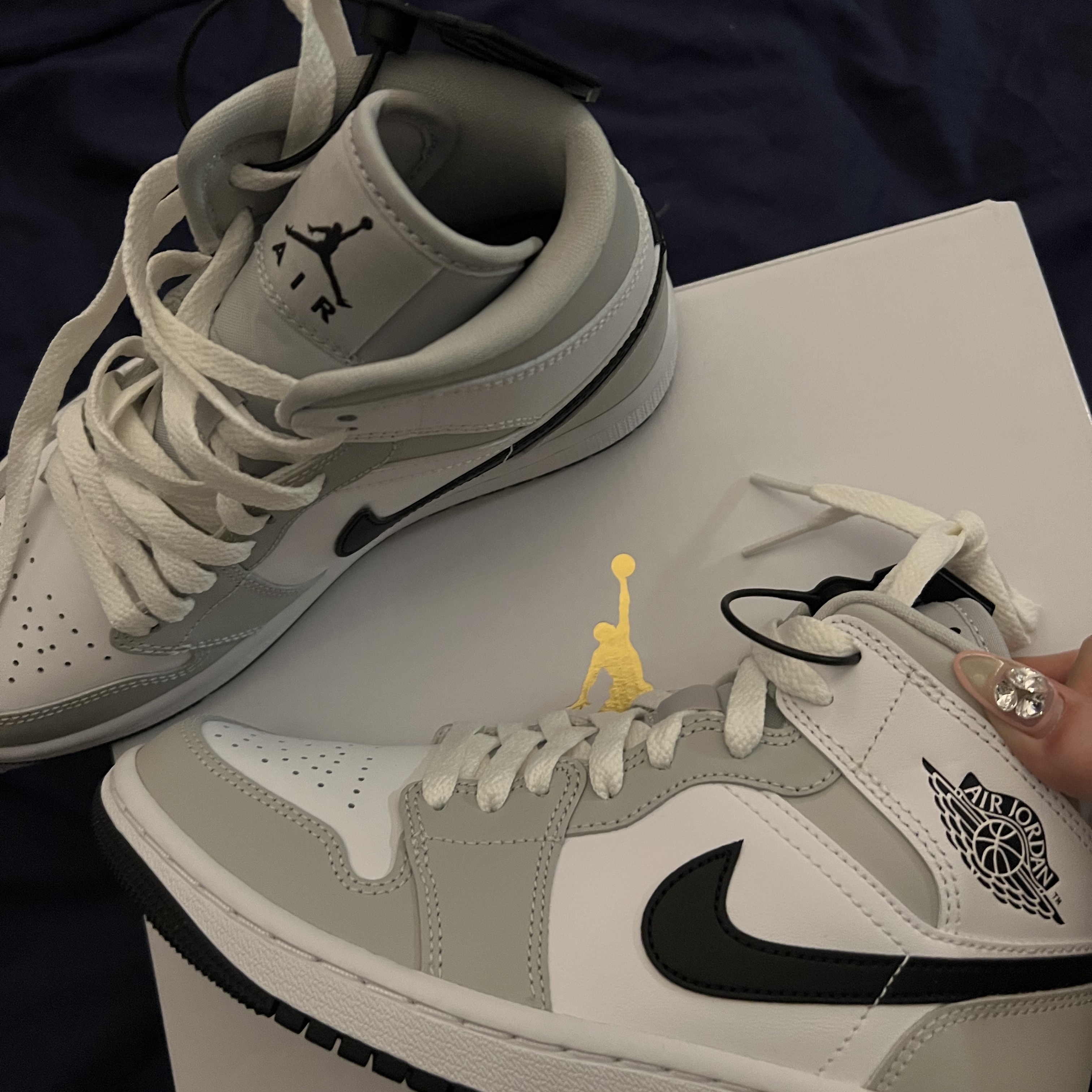 (W) Jordan 1 Mid Grey Fog 착용 스타일 - 2