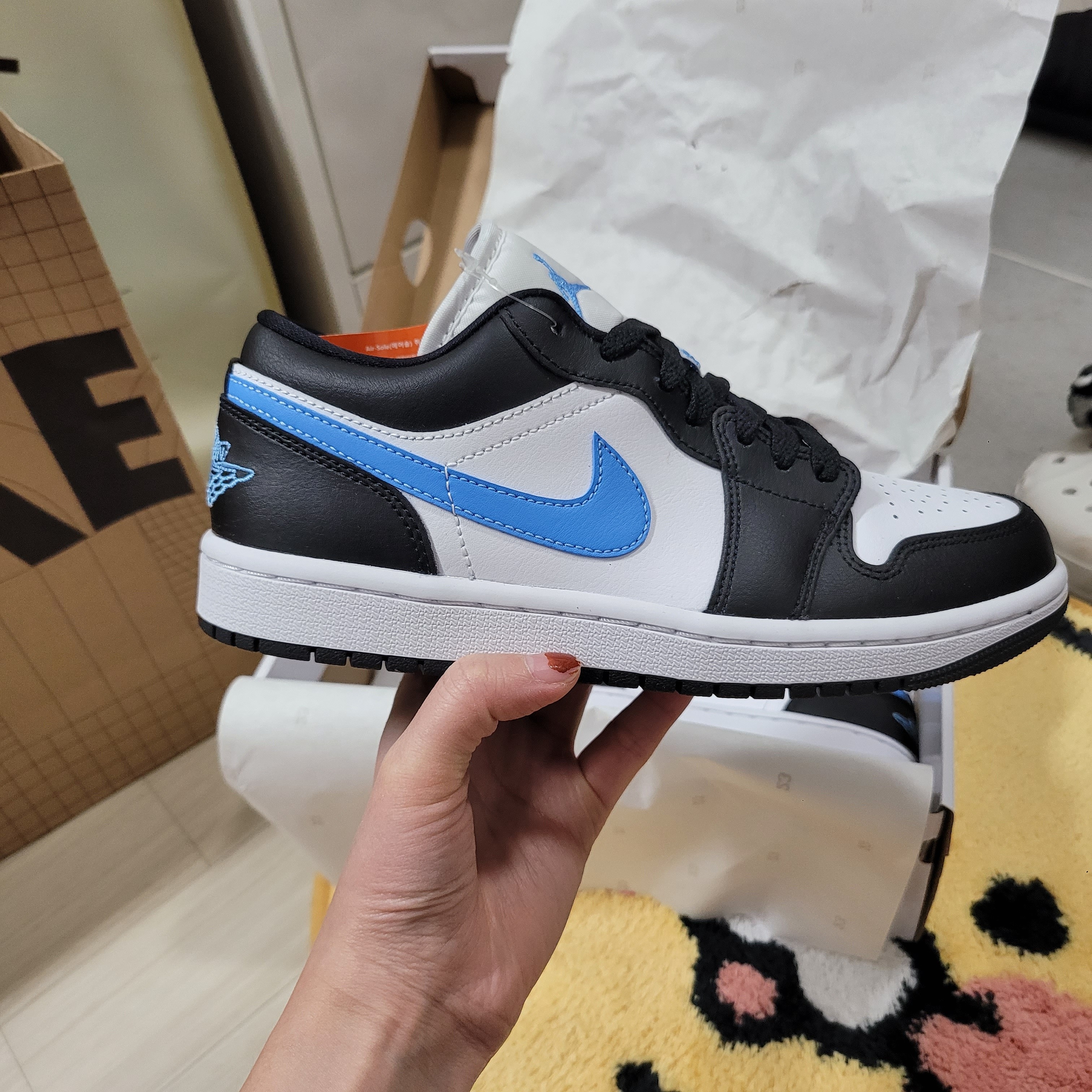 (W) Jordan 1 Low Black University Blue 착용 스타일 - 2