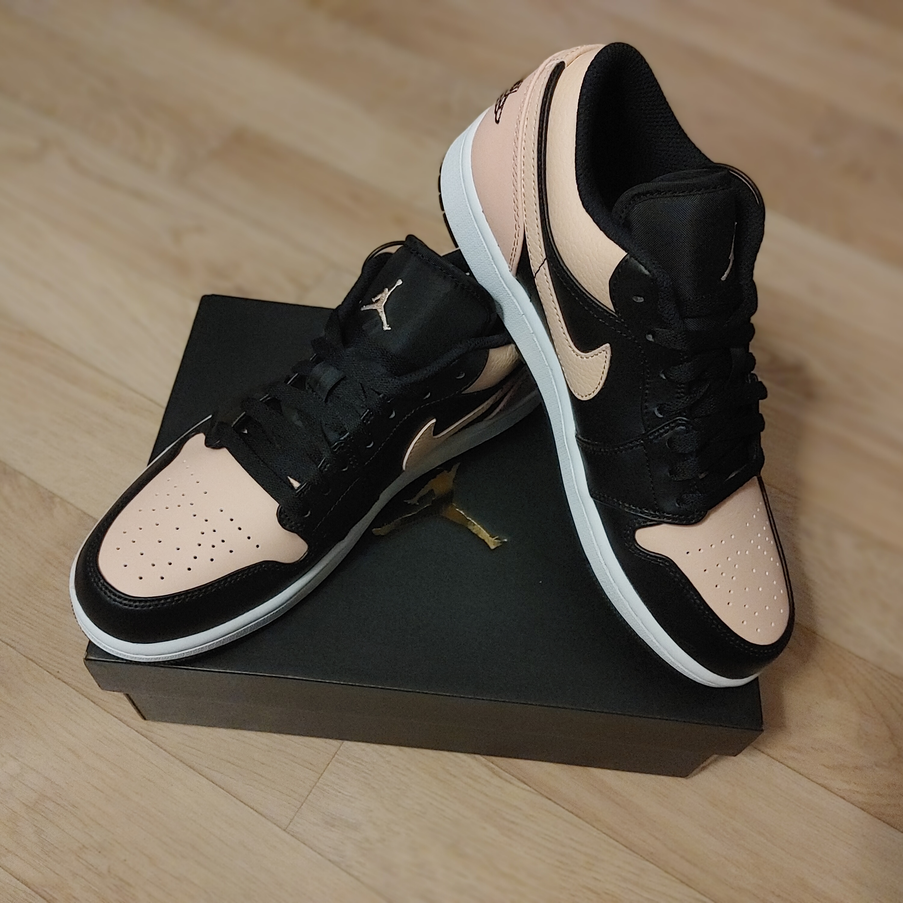 Jordan 1 Low Crimson Tint 착용 스타일