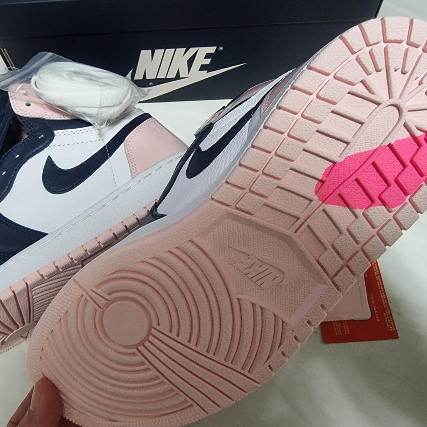 (W) Jordan 1 Retro High OG Atmosphere 착용 스타일 - 5