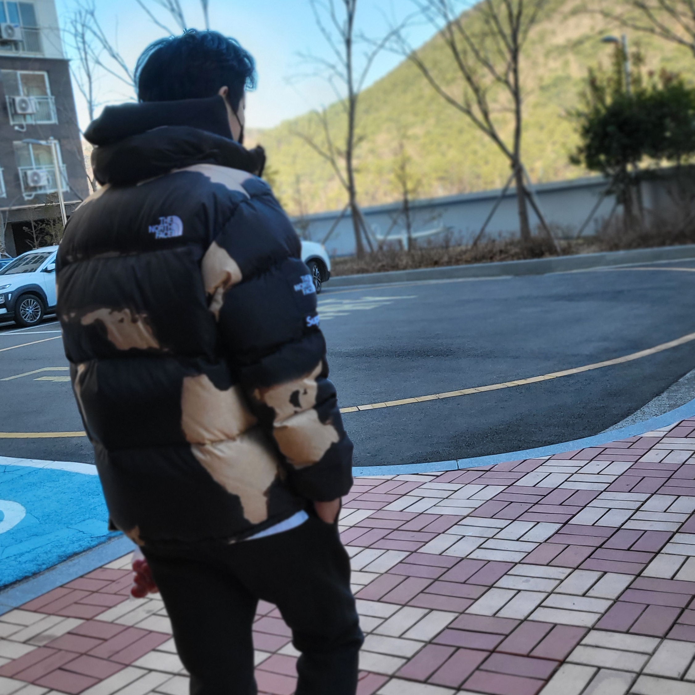 Supreme x The North Face Bleached Denim Print Nuptse Jacket Black - 21FW 착용 스타일