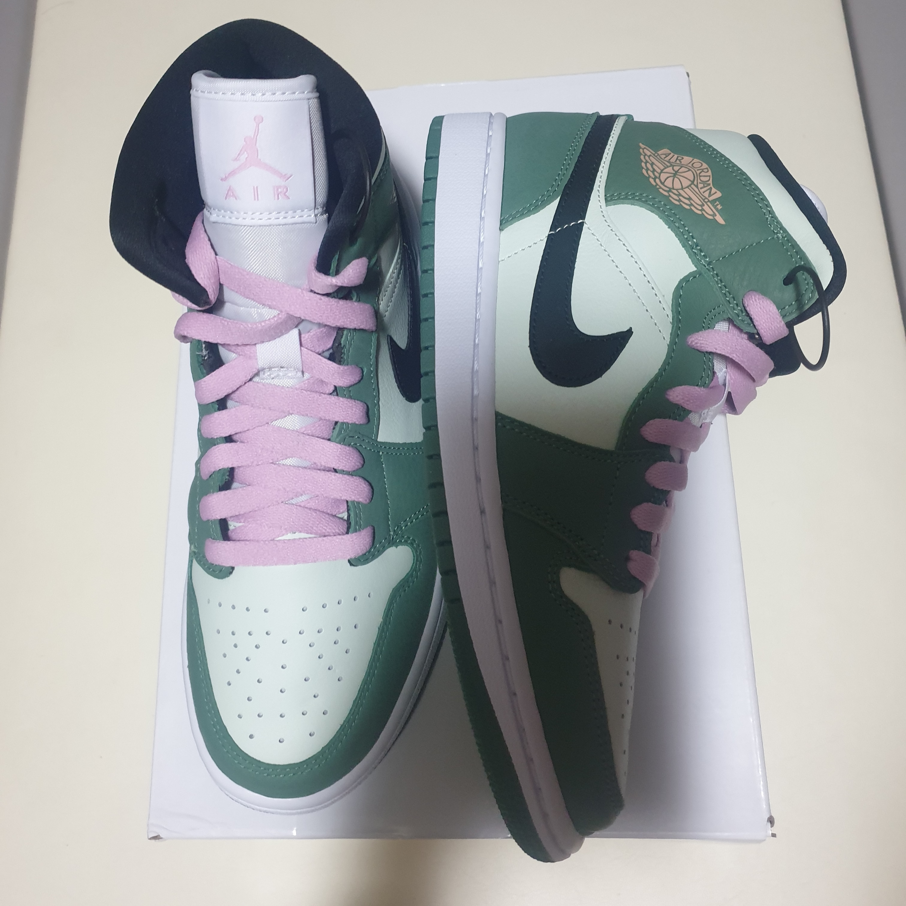(W) Jordan 1 Mid SE Dutch Green 착용 스타일