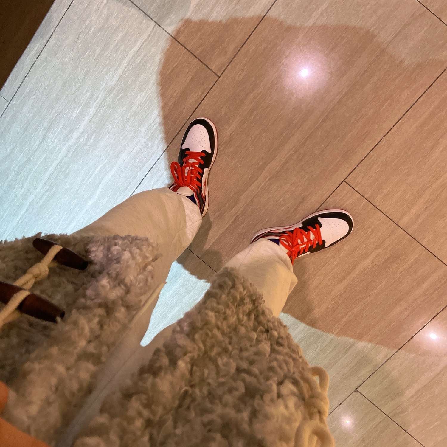 (GS) Jordan 1 Mid Gym Red Black White, Jordan 1 Mid Gym Red Black White 착용 스타일 - 2