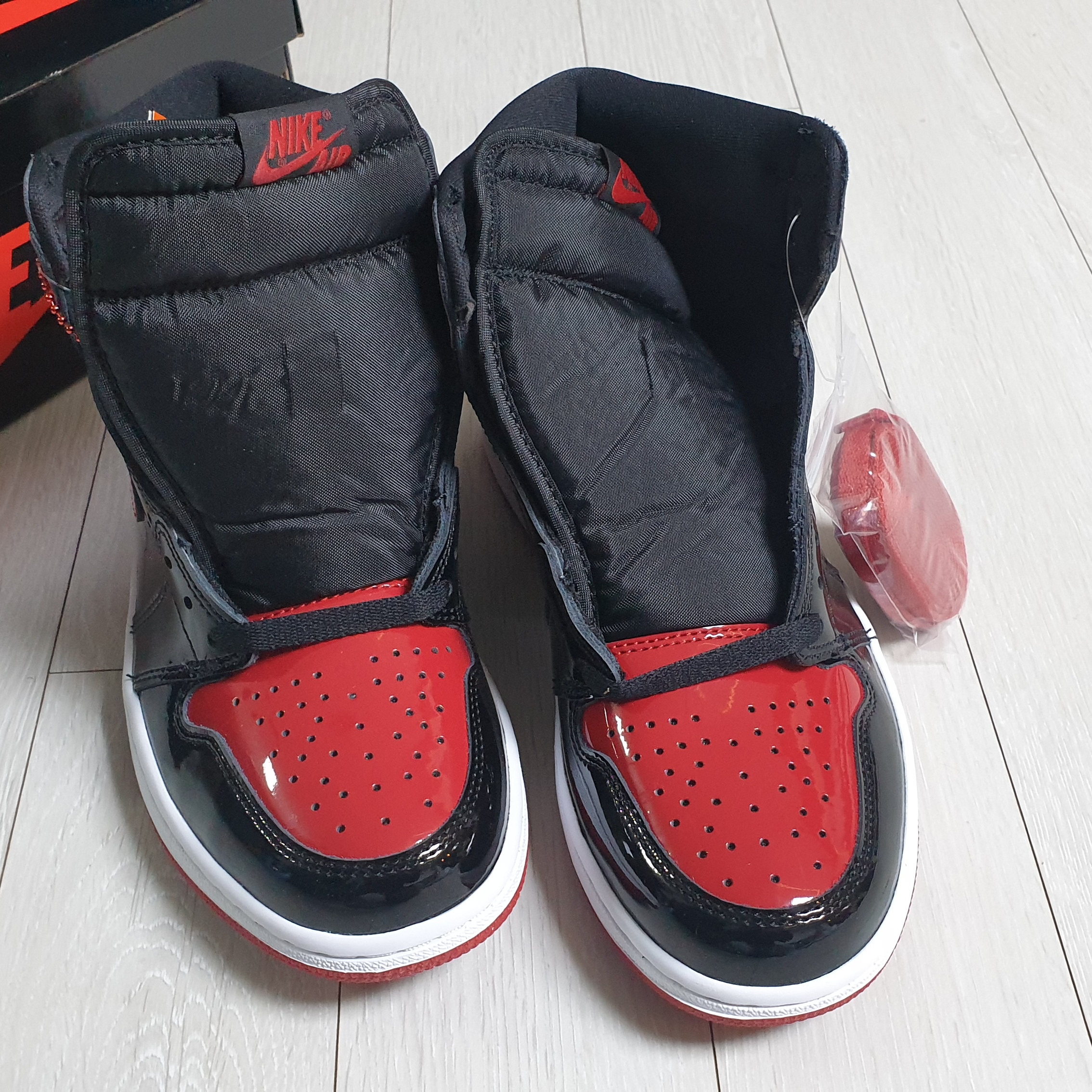 Jordan 1 Retro High OG Patent Bred 착용 스타일 - 2