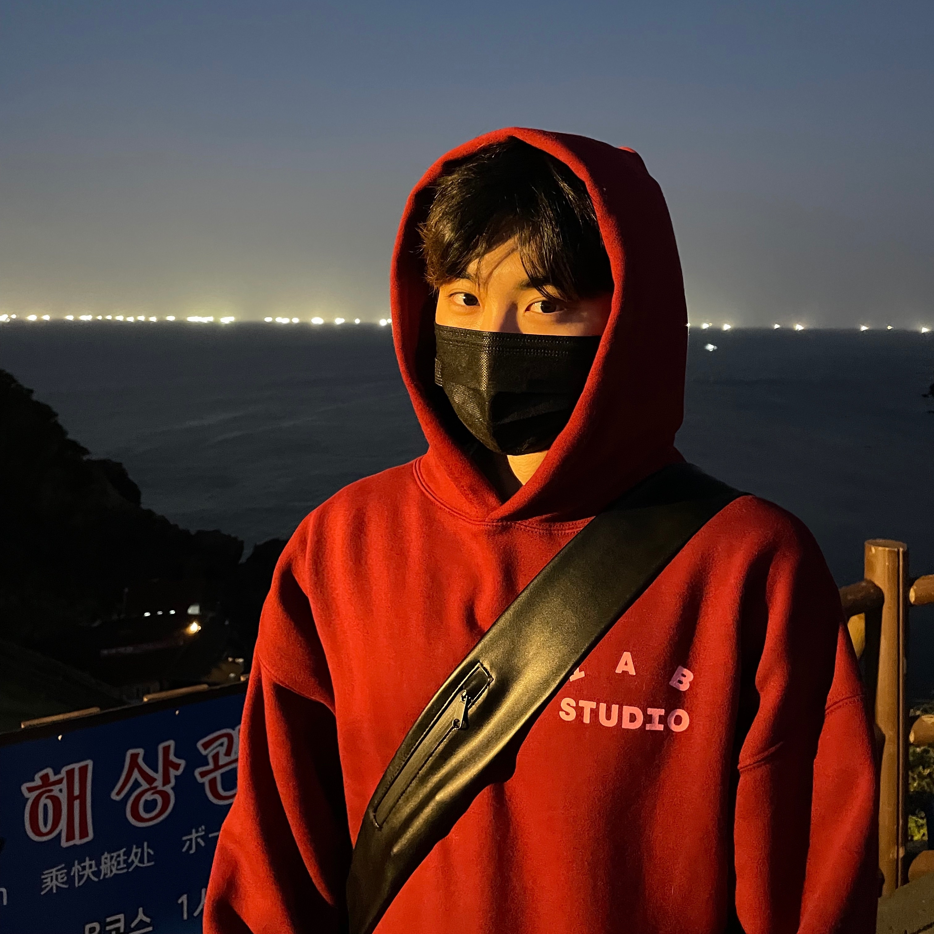 IAB Studio Hoodie Raspberry 착용 스타일 - 1