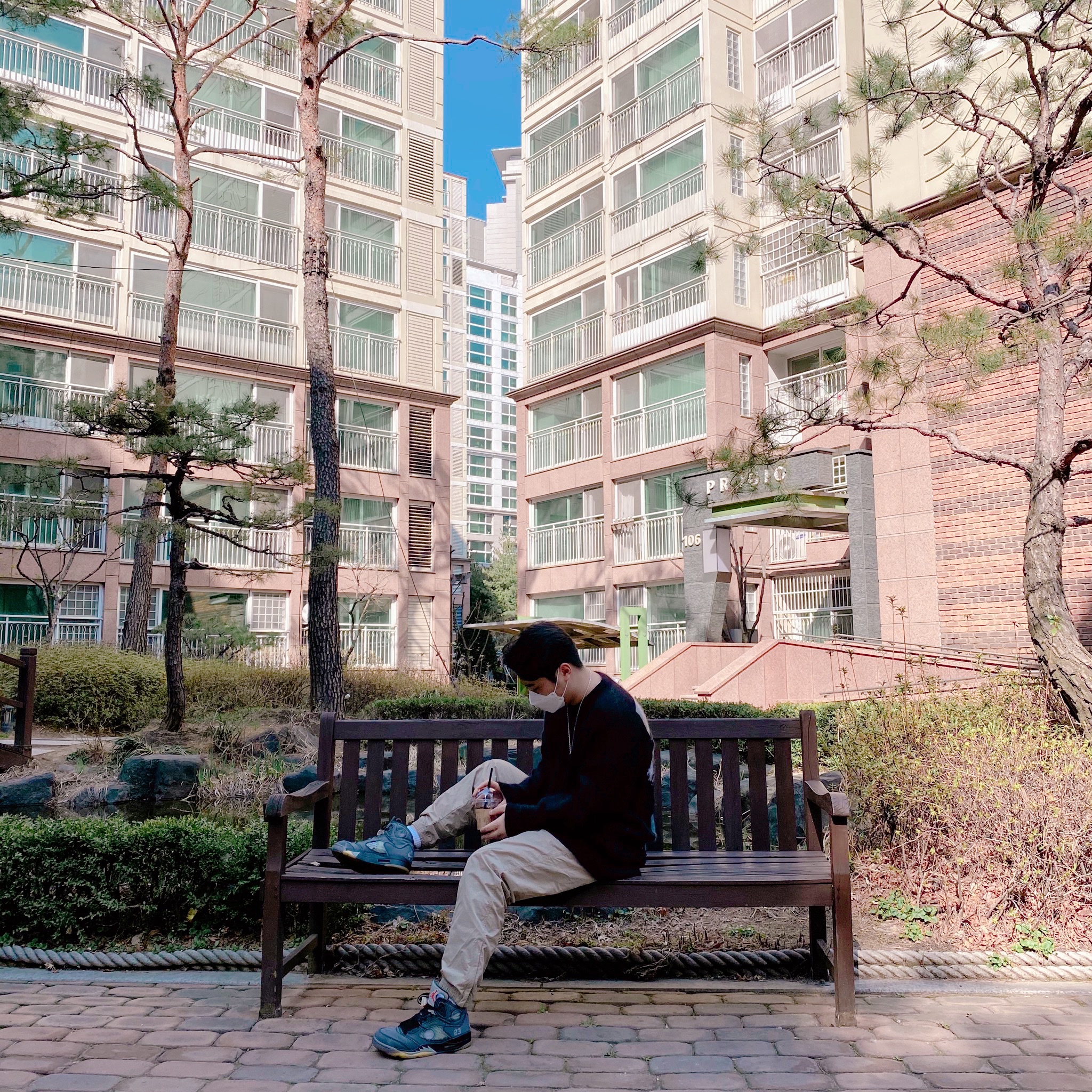 Nike NRG Solo Swoosh Fleece Pants Light Army - Asia, Jordan 5 x Off-White Retro SP Black Muslin 착용 스타일