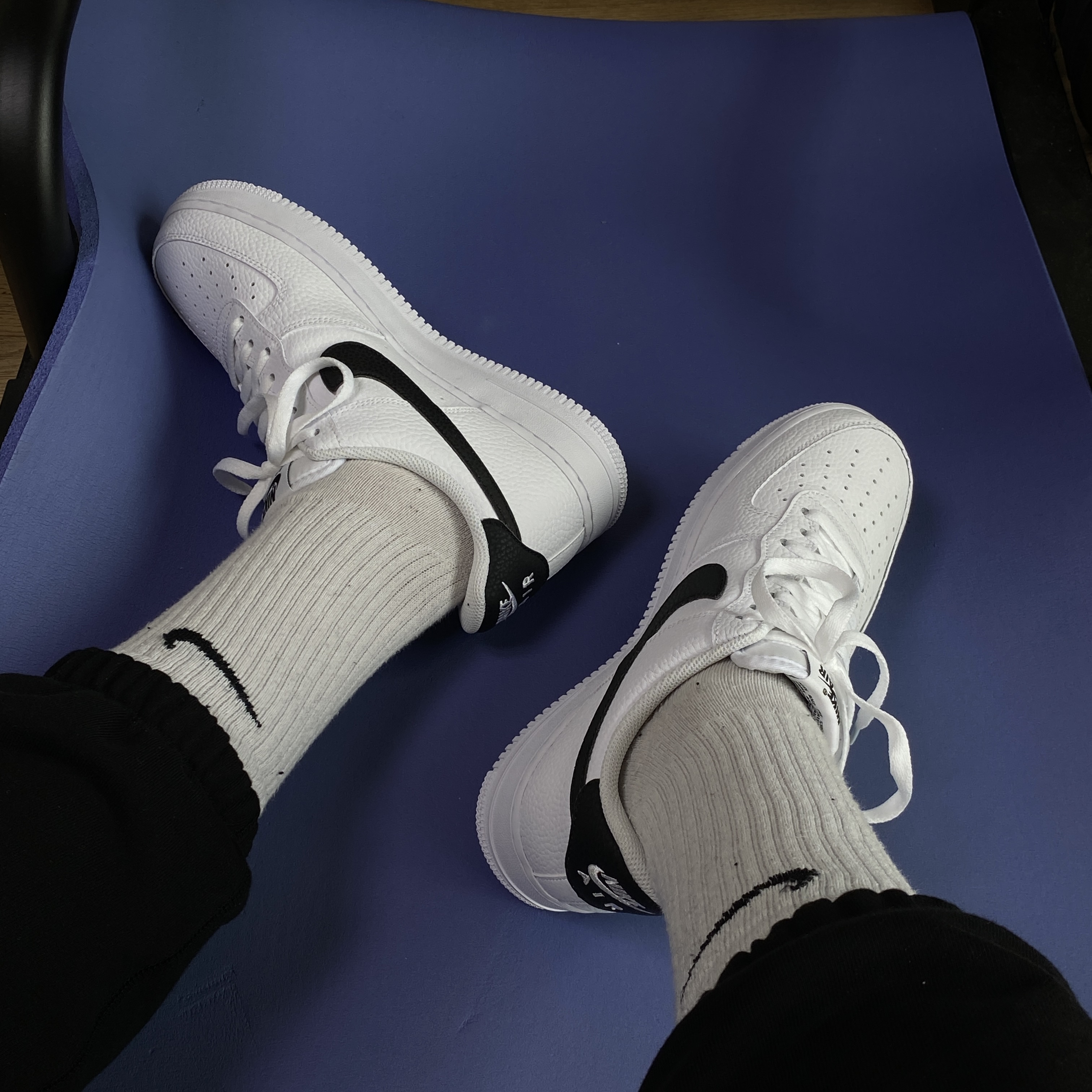 Nike Air Force 1 '07 White Black 착용 스타일 - 2