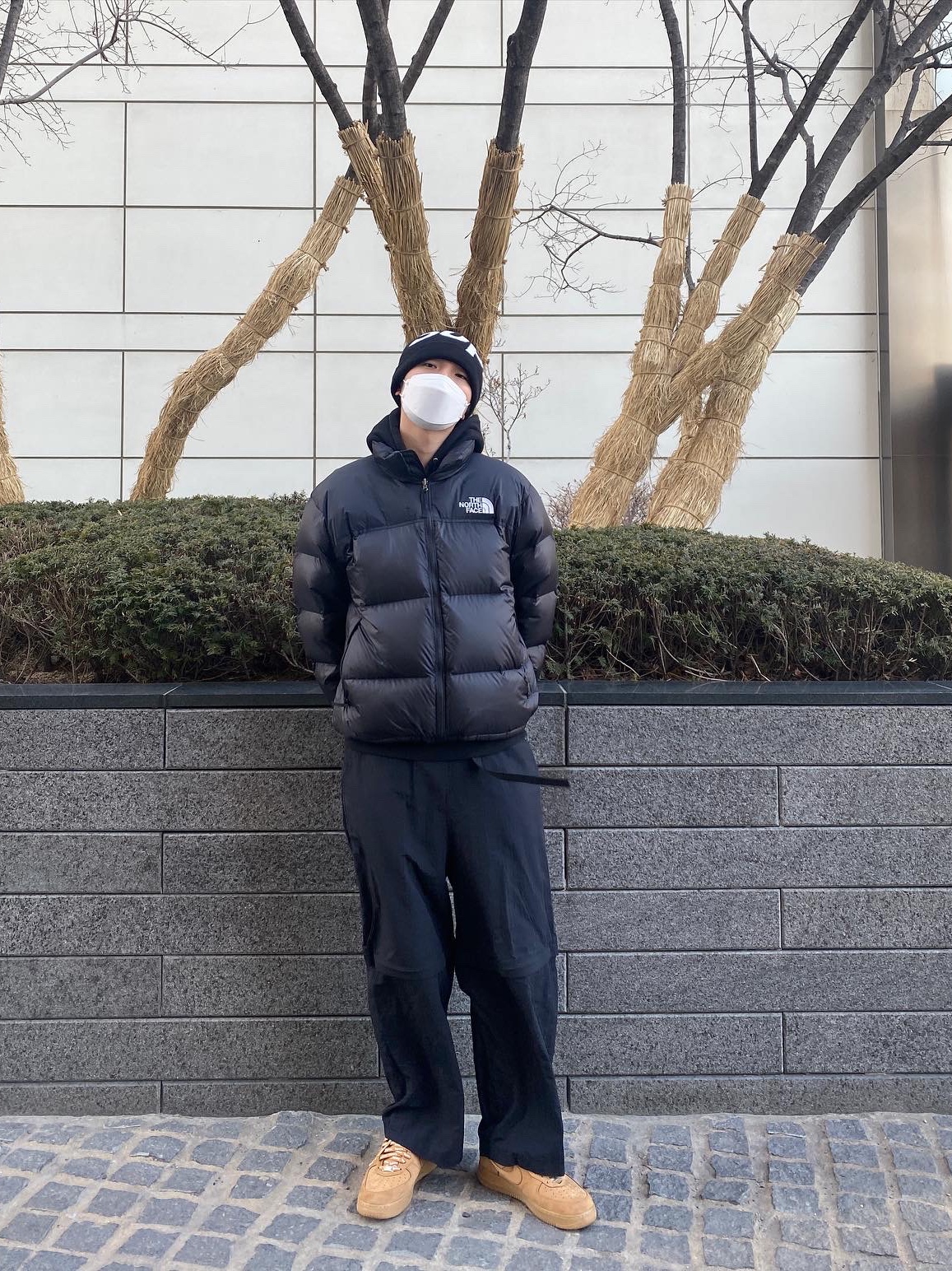 Supreme Big Logo Beanie Black, Nike x Supreme Air Force 1 Low Flax 착용 스타일 - 2