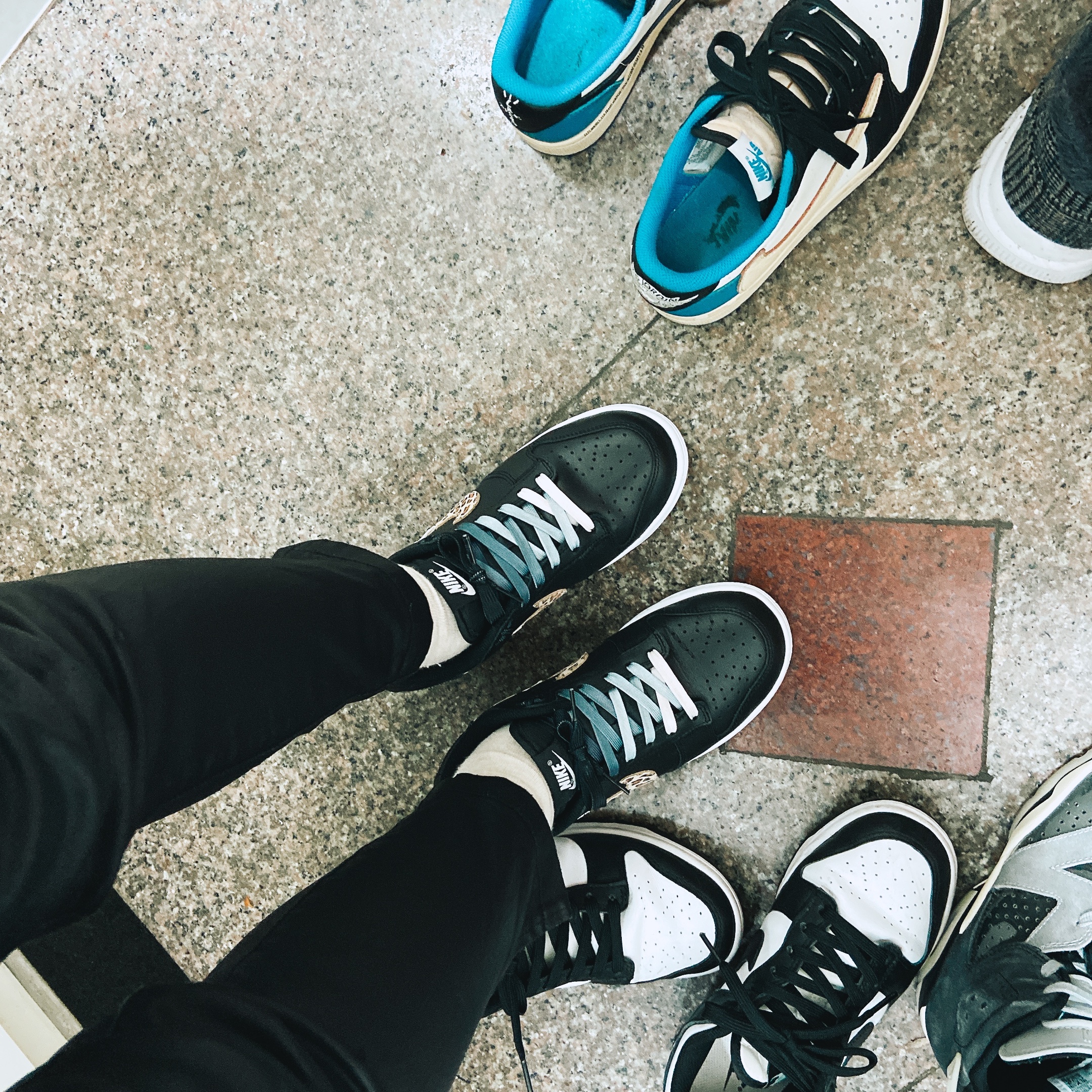 (W) Nike Dunk Low SE Primal Black 착용 스타일 - 2