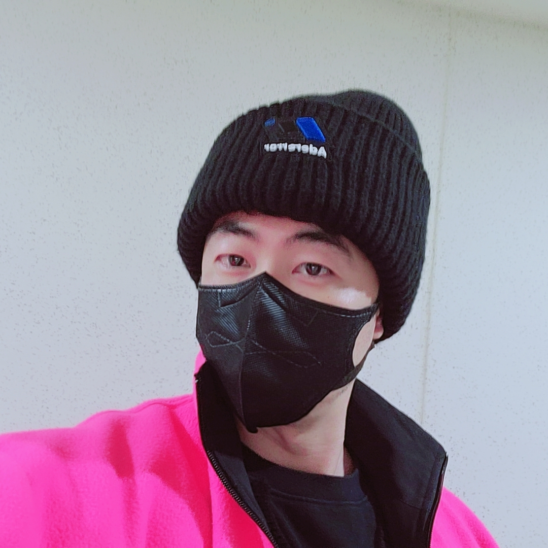 Ader Error x Zara Beanie Black, Prada Cloudbust Thunder Technical Fabric Sneakers Black 착용 스타일 - 1