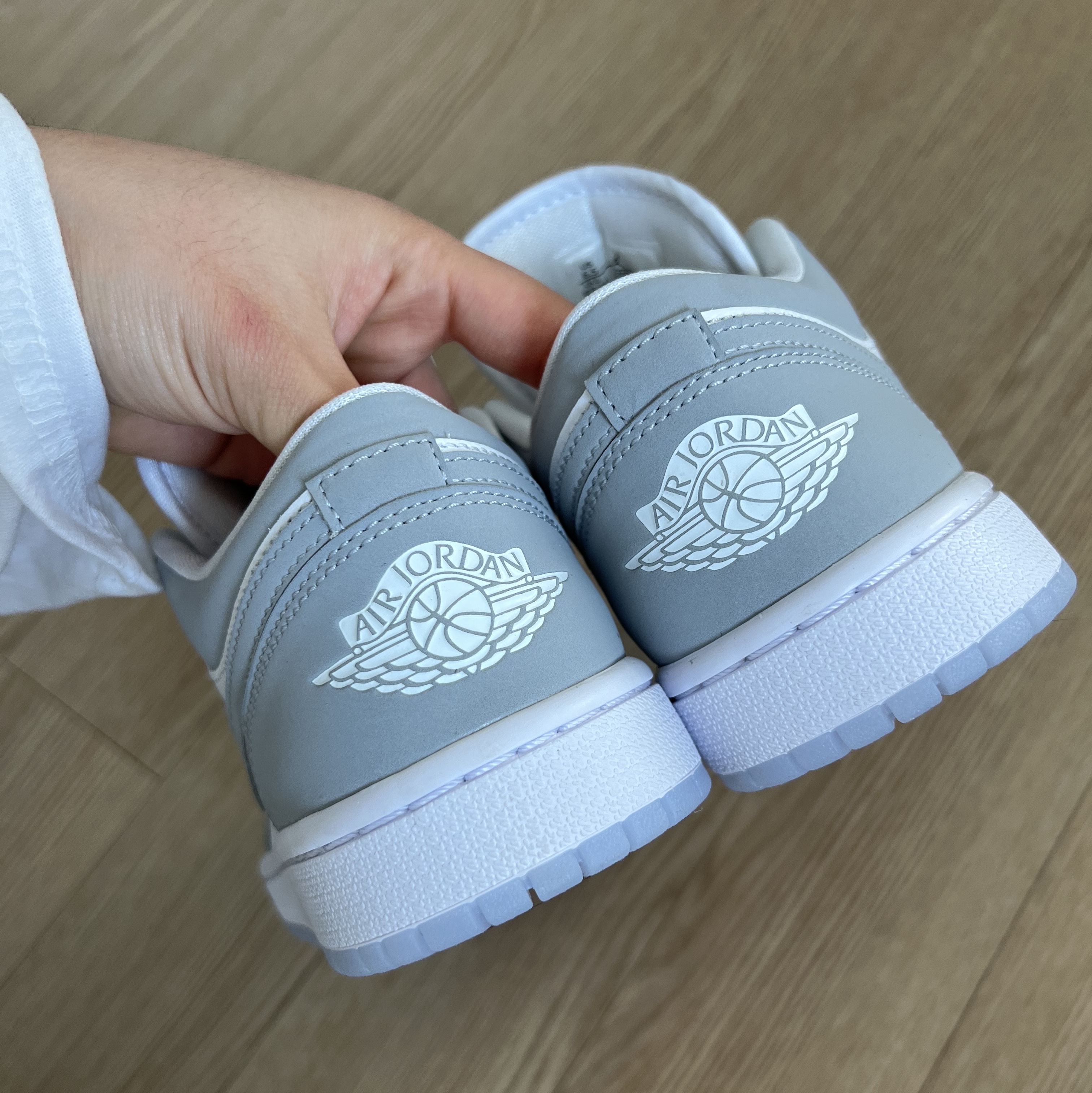(W) Jordan 1 Low White Wolf Grey 착용 스타일 - 3