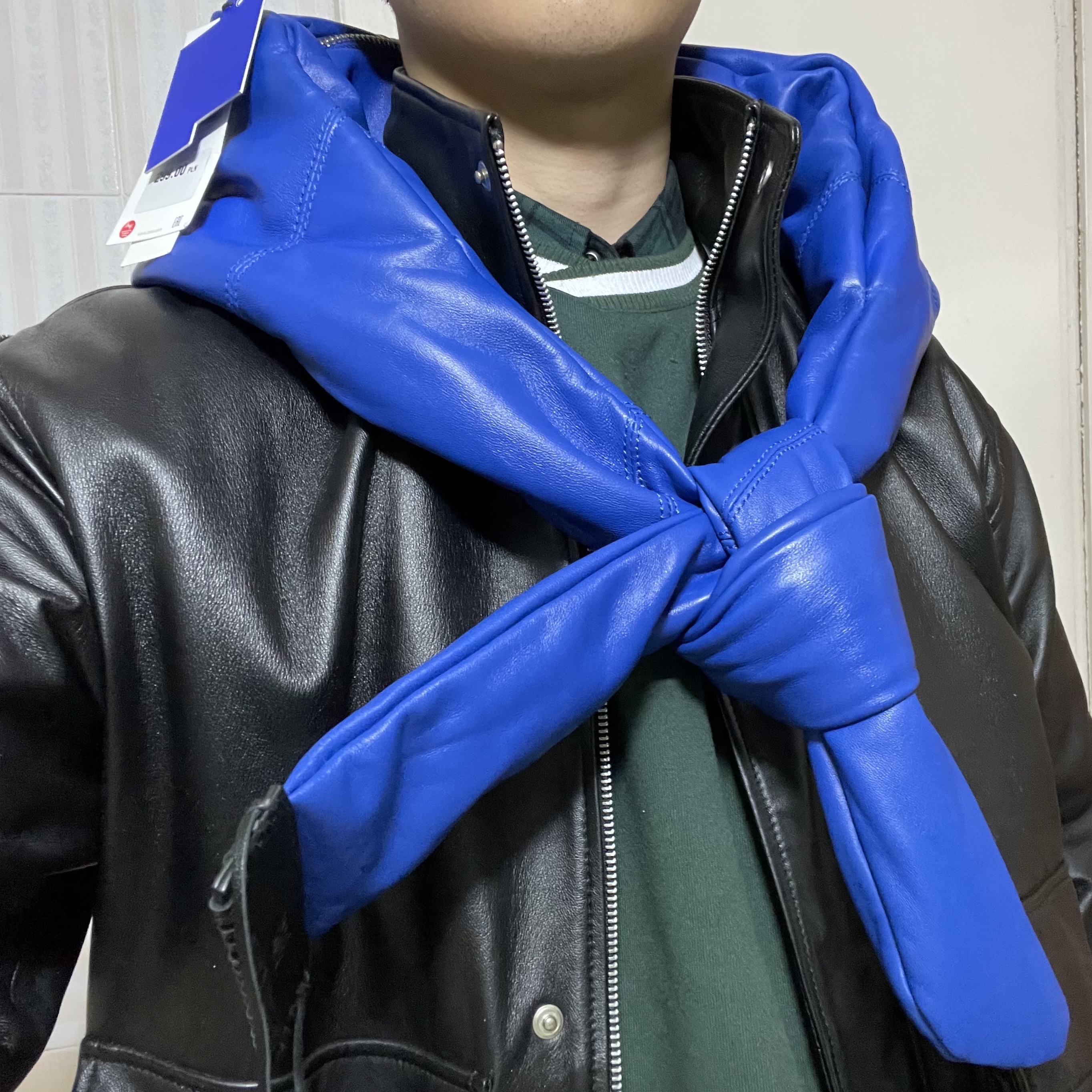 Ader Error x Zara Leather Shoulder Bag with Knot Blue 착용 스타일