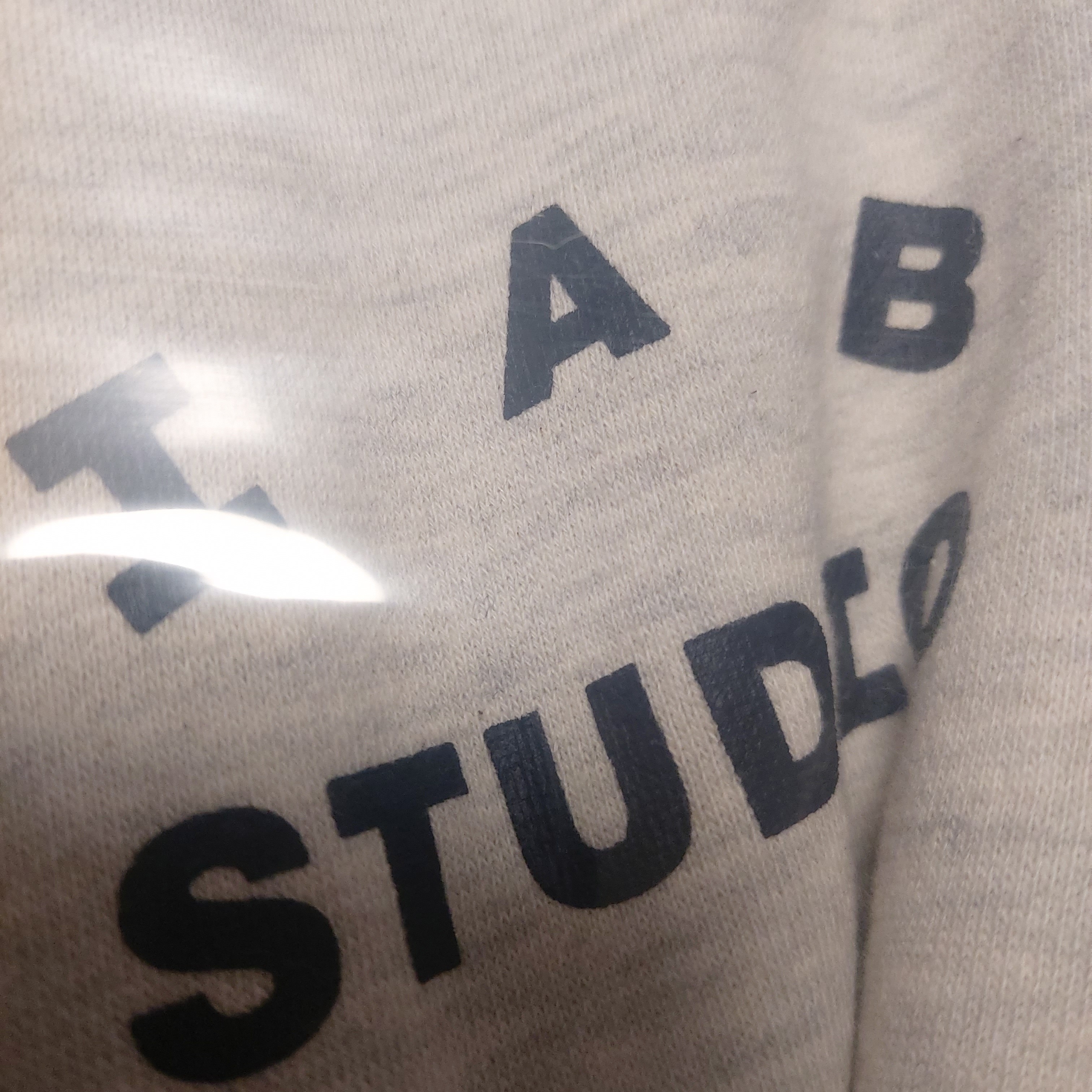 IAB Studio Sweatshirt Oatmeal Navy 착용 스타일