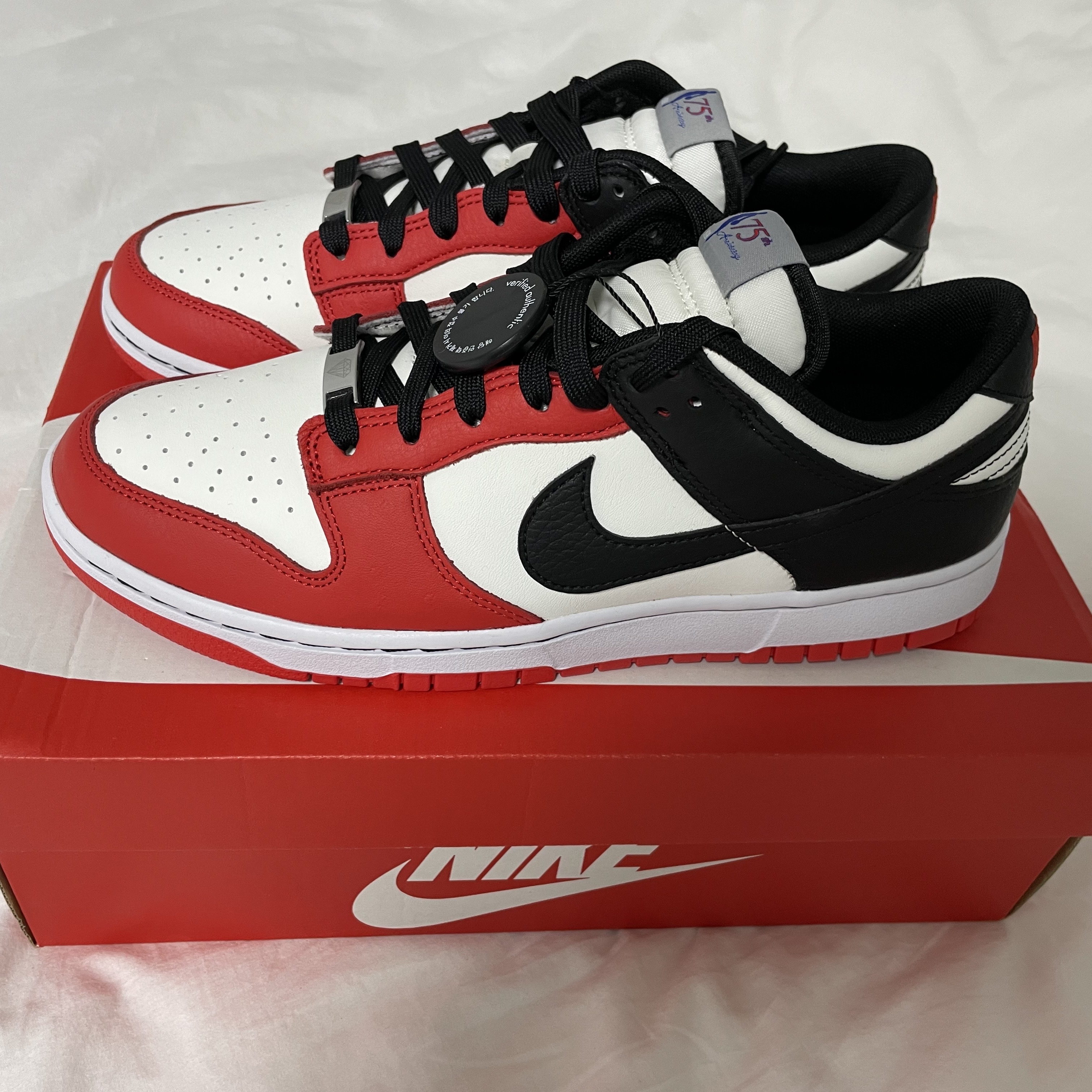 Nike x NBA Dunk Low Retro EMB Black and Chile Red 착용 스타일
