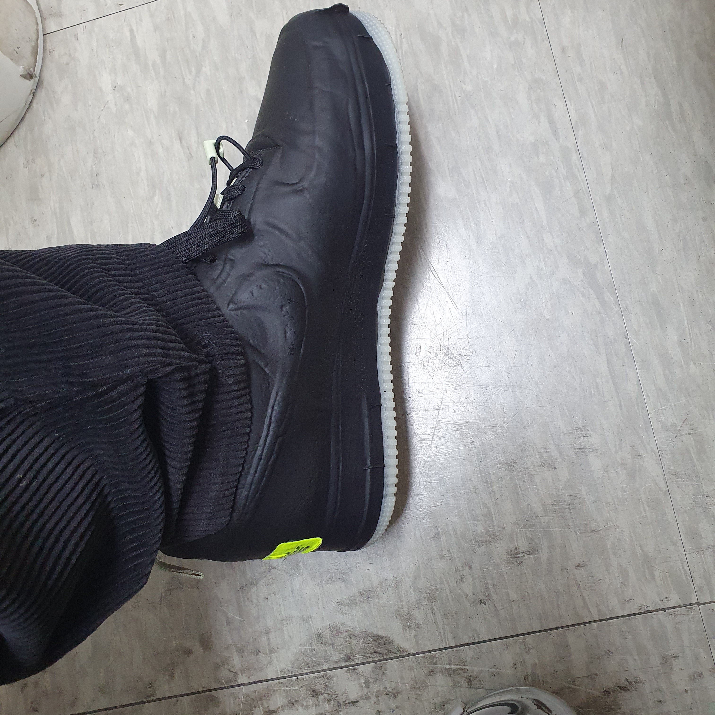 Nike Air Force 1 Low Experimental Black Olive Aura 착용 스타일 - 1