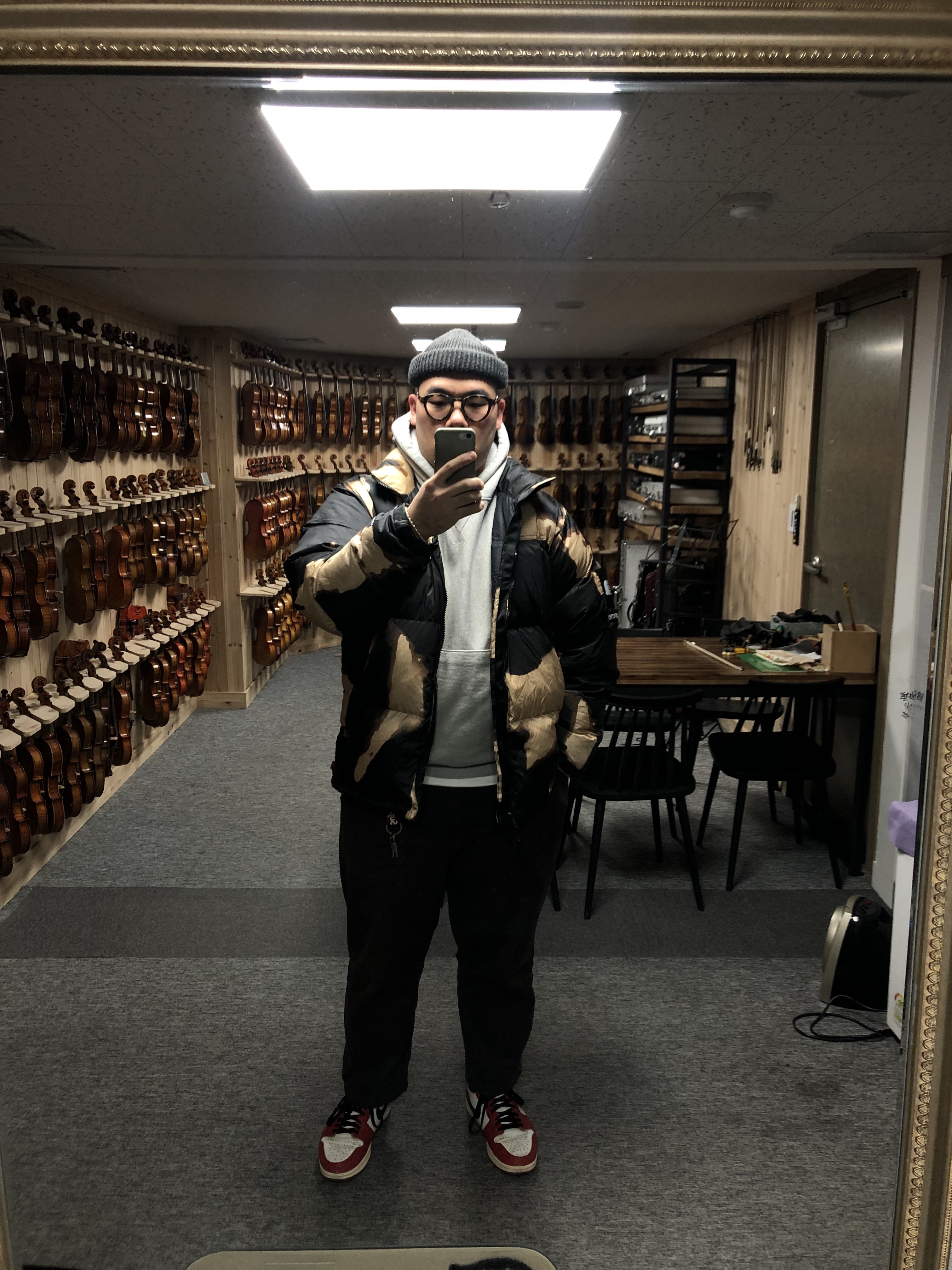 Supreme x The North Face Bleached Denim Print Nuptse Jacket Black - 21FW, Jordan 1 Retro High OG Chicago 2015 착용 스타일 - 1