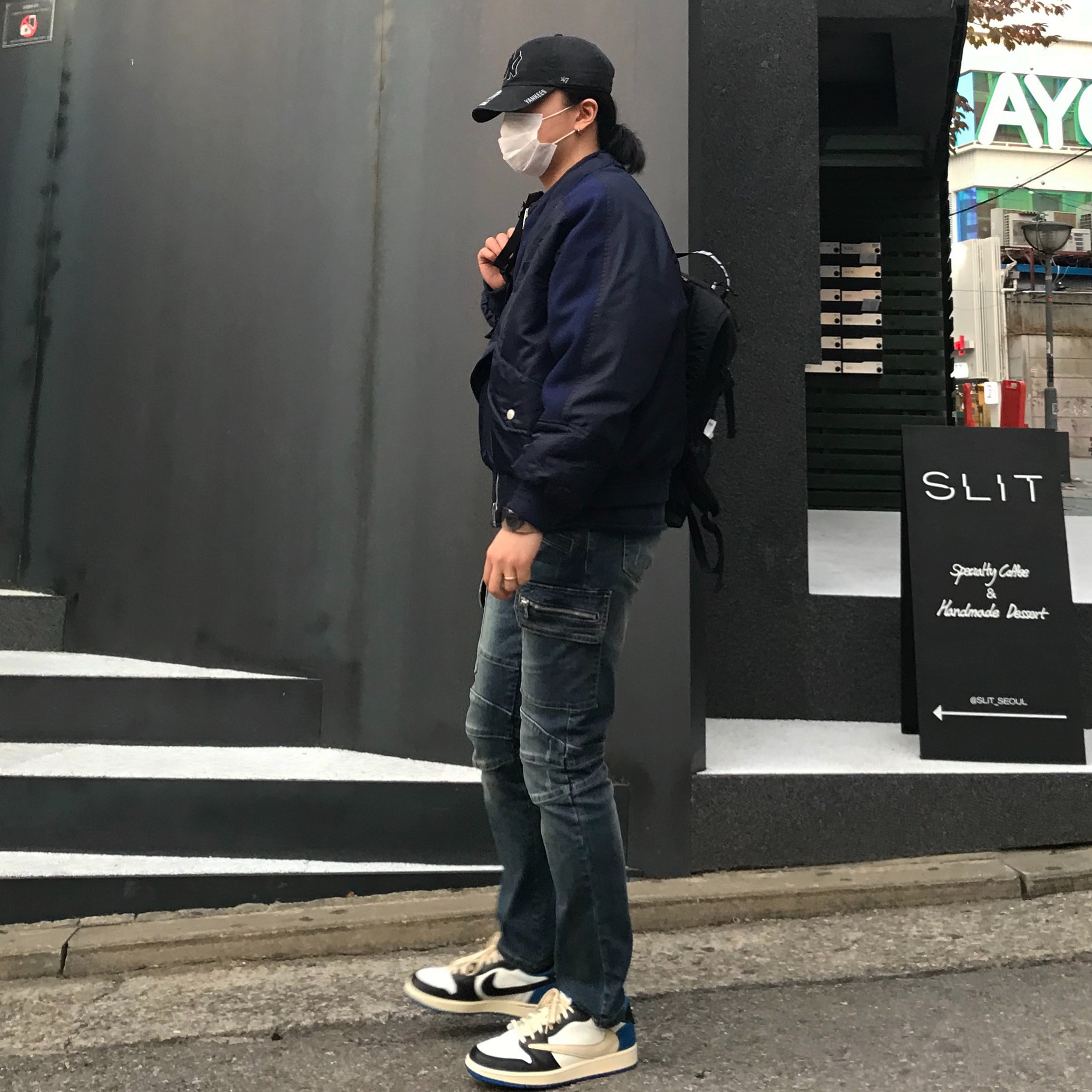 Jordan 1 x Travis Scott x Fragment Retro Low OG SP Military Blue, Supreme Backpack Black - 18SS 착용 스타일