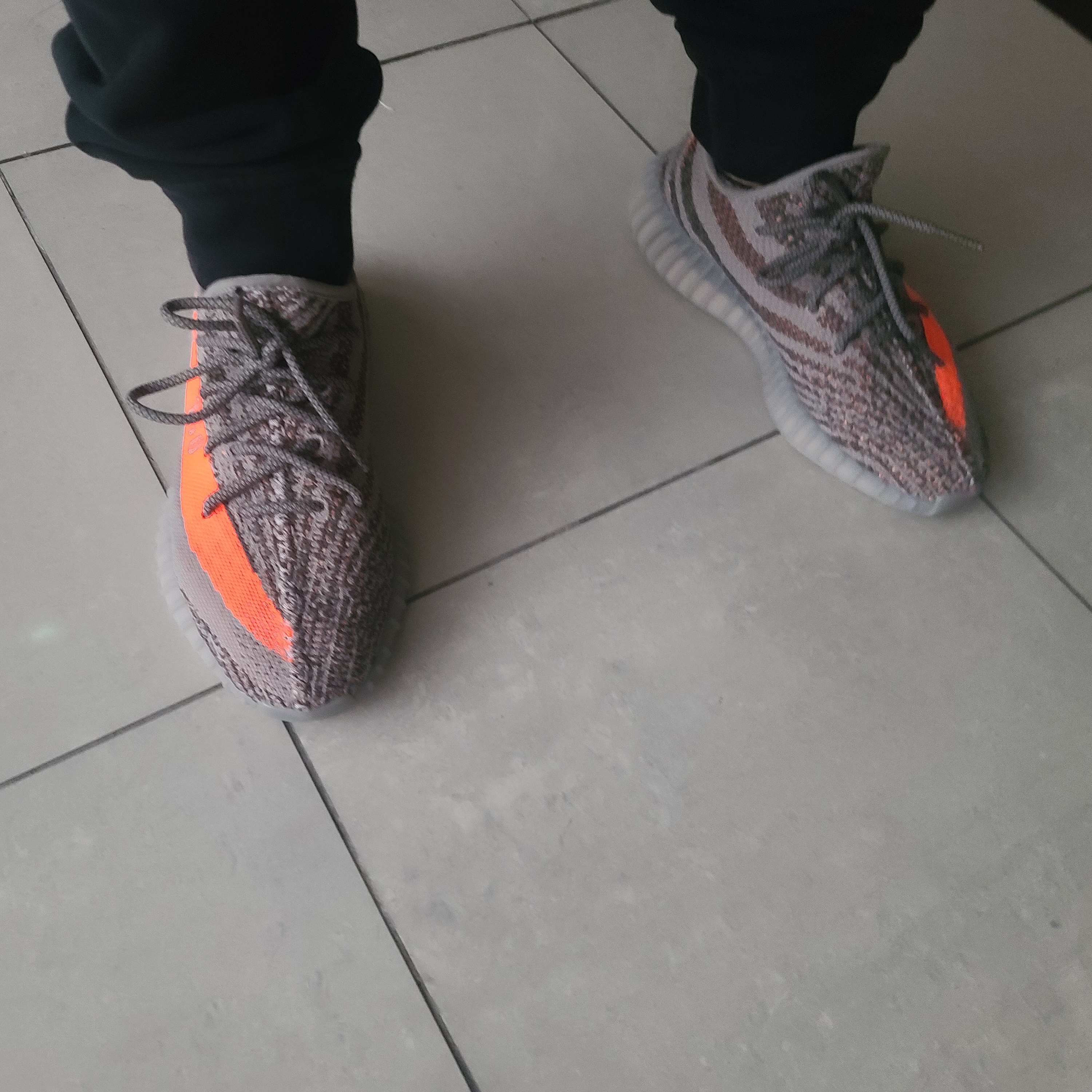 Adidas Yeezy Boost 350 V2 Beluga - Reflective 착용 스타일