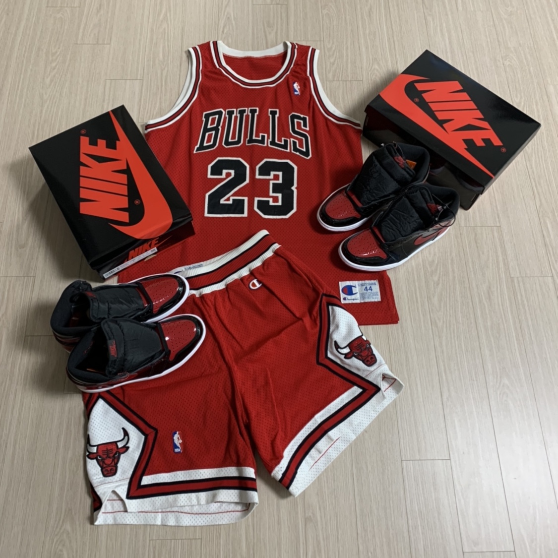 Jordan 1 Retro High OG Patent Bred 착용 스타일 - 1