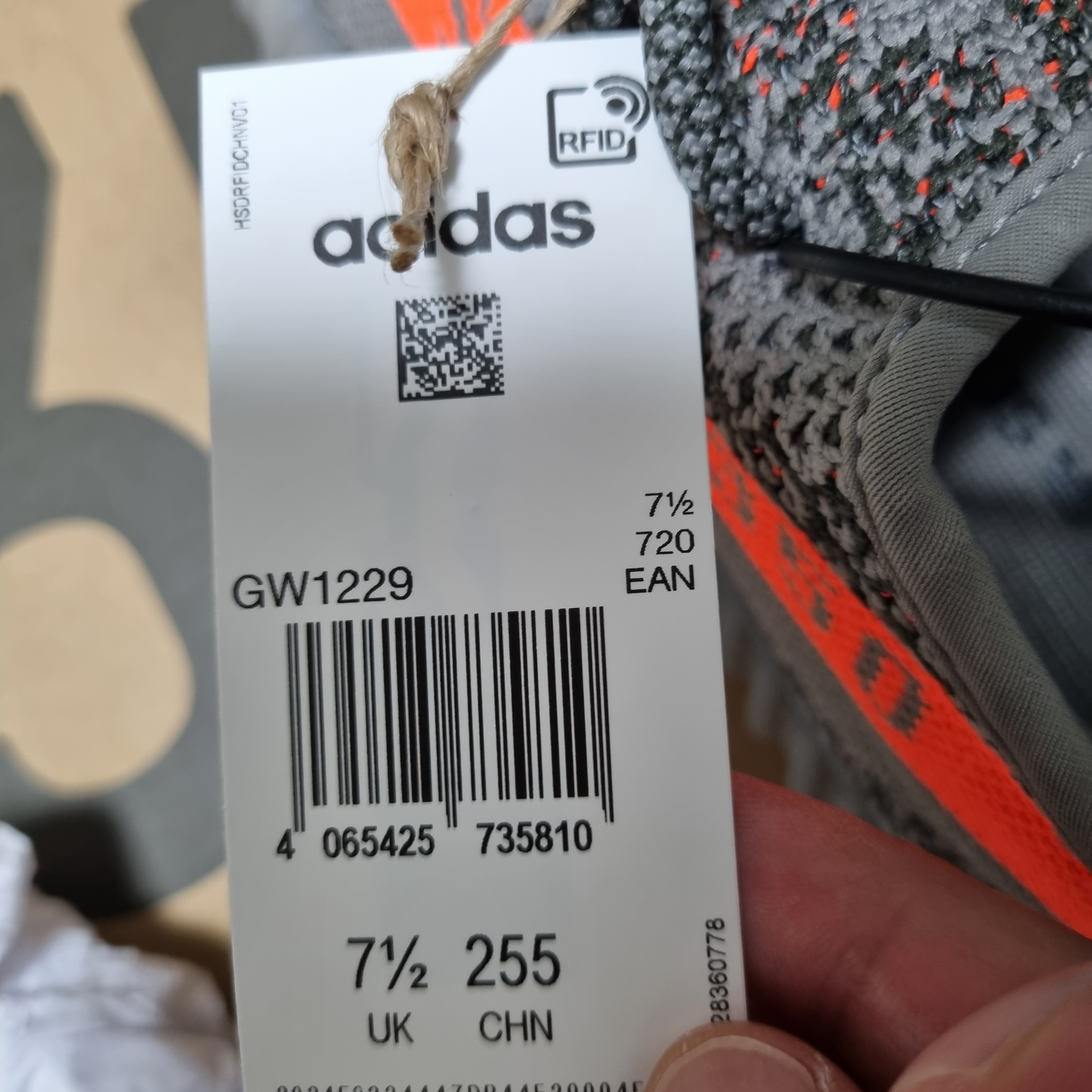 Adidas Yeezy Boost 350 V2 Beluga - Reflective 착용 스타일 - 2