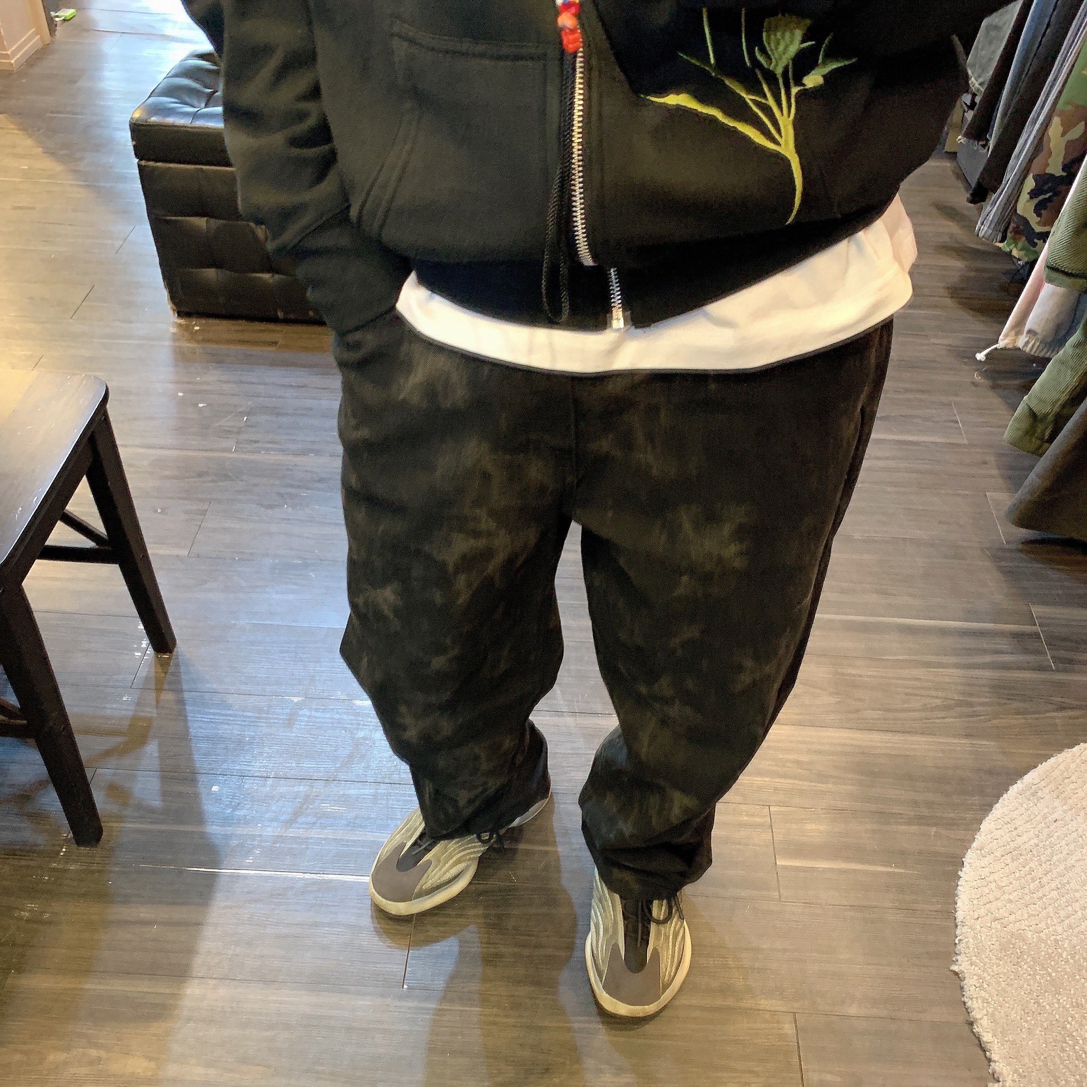 Adidas Yeezy QNTM Barium 착용 스타일 - 2