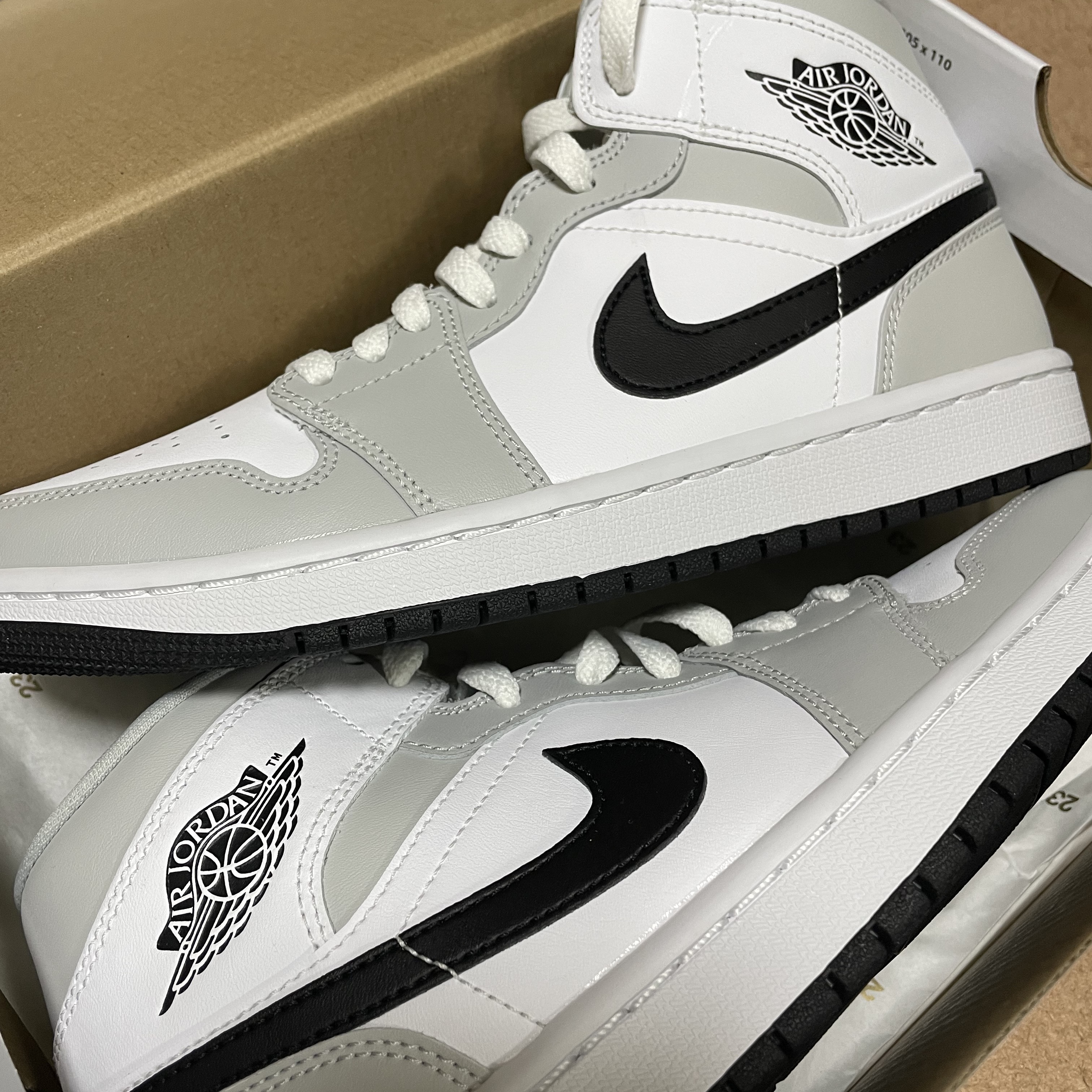 (W) Jordan 1 Mid Grey Fog 착용 스타일