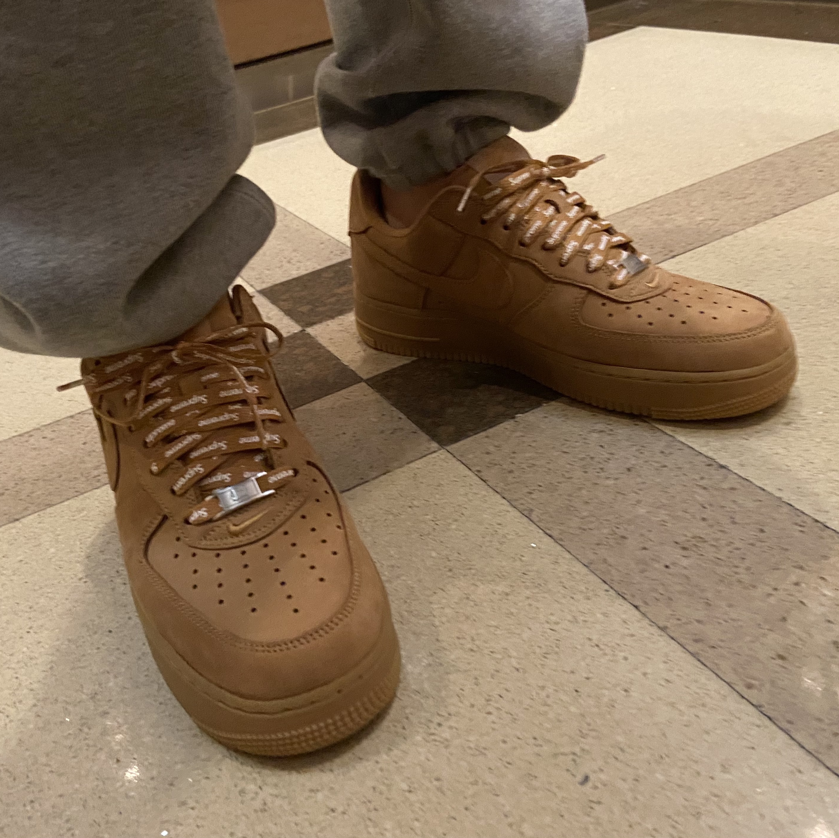 Nike x Supreme Air Force 1 Low Flax 착용 스타일 - 2