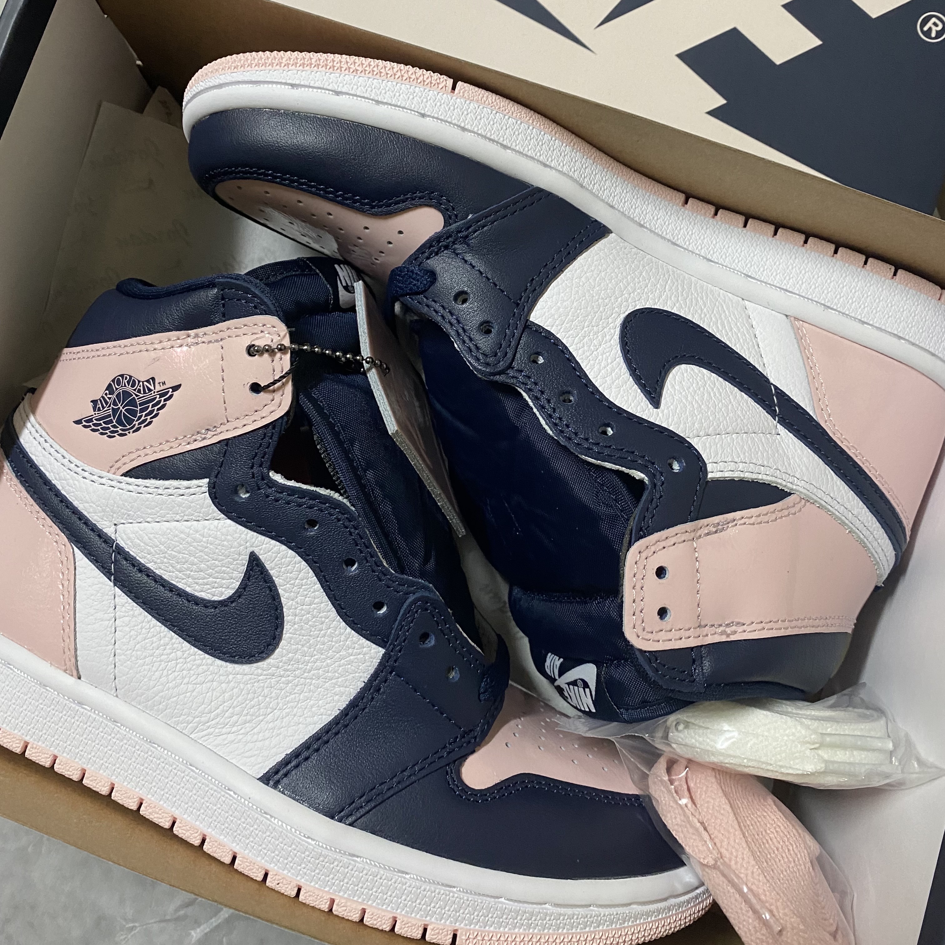 (W) Jordan 1 Retro High OG Atmosphere 착용 스타일