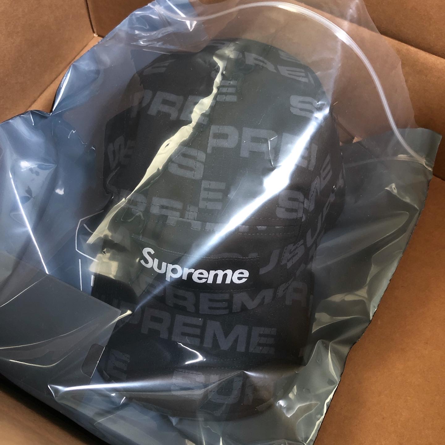 Supreme Reactive Print Camp Cap Black - 20FW 착용 스타일 - 3