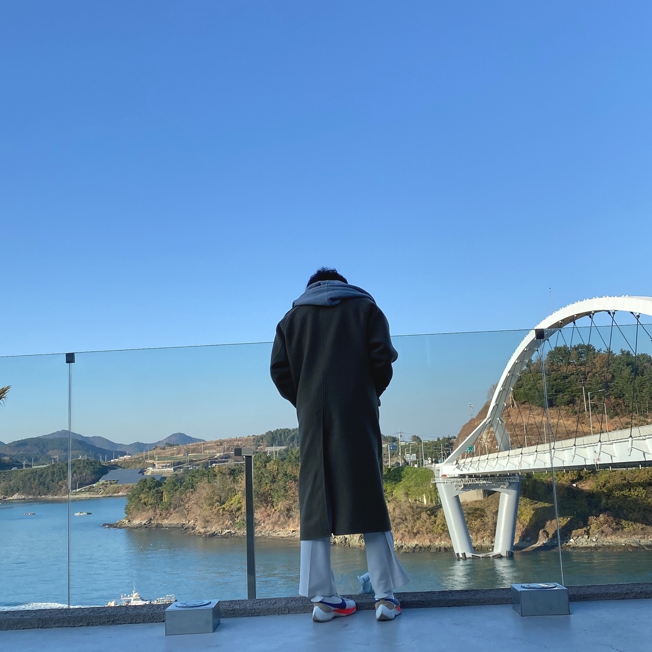 Nike Moon Racer Sail Solar Blue 착용 스타일 - 2