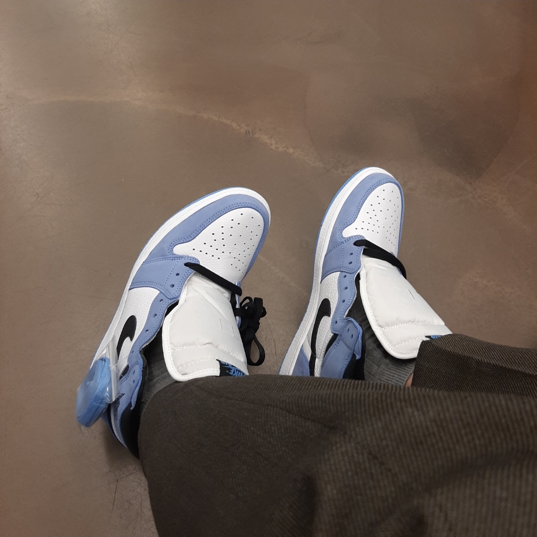 Jordan 1 Retro High OG Hyper Royal, Jordan 1 Retro High OG University Blue 착용 스타일 - 2