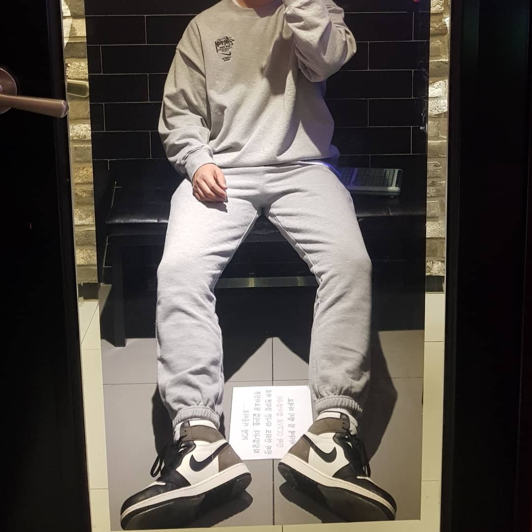 Jordan 1 Retro High OG Black Mocha, Nike x Stussy NRG ZR Fleece Crewneck Heather Grey - US/EU 착용 스타일