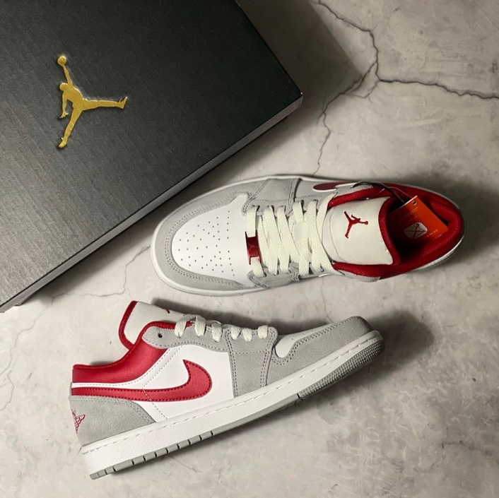 Jordan 1 Low SE Light Smoke Grey Gym Red 착용 스타일 - 2