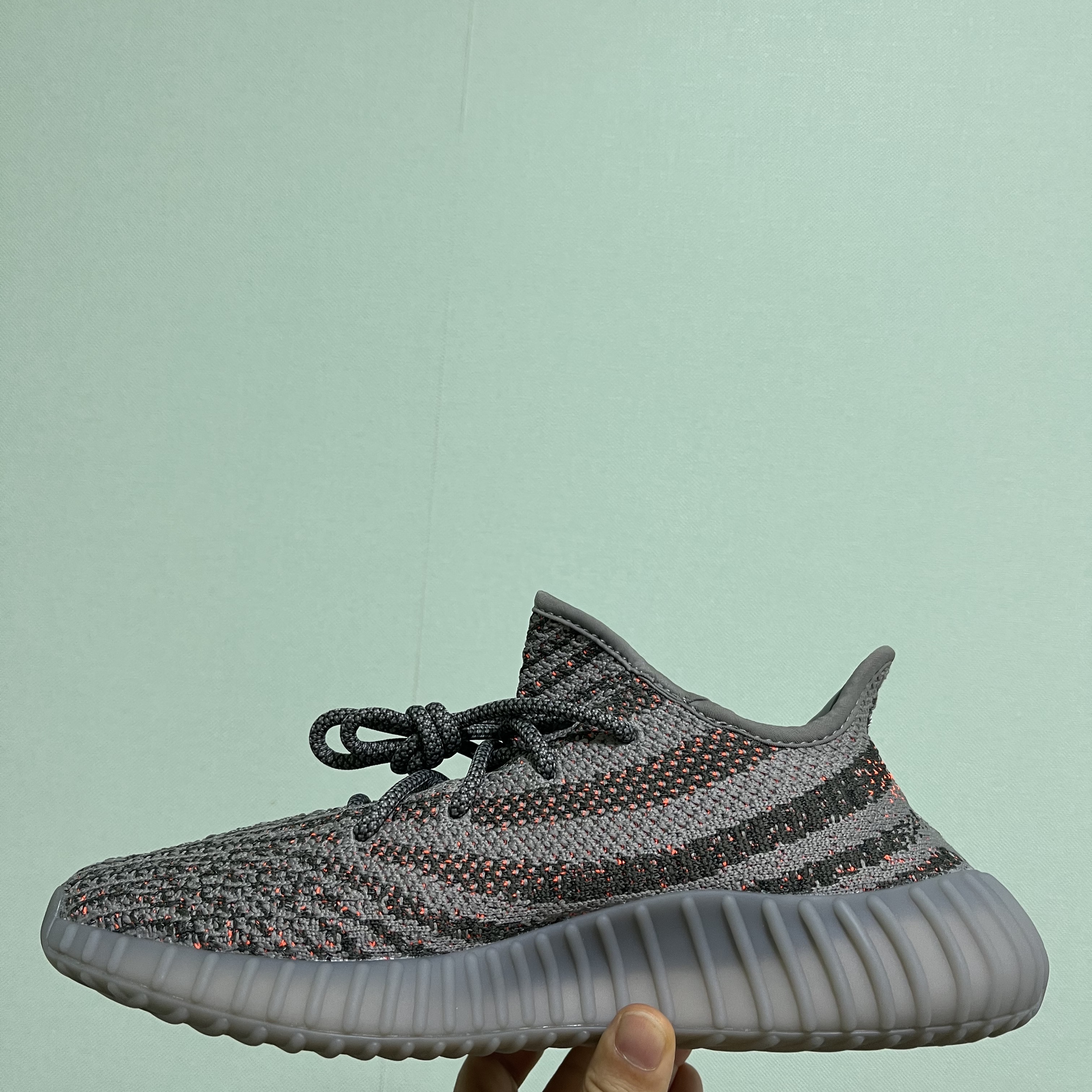 Adidas Yeezy Boost 350 V2 Beluga - Reflective 착용 스타일 - 3