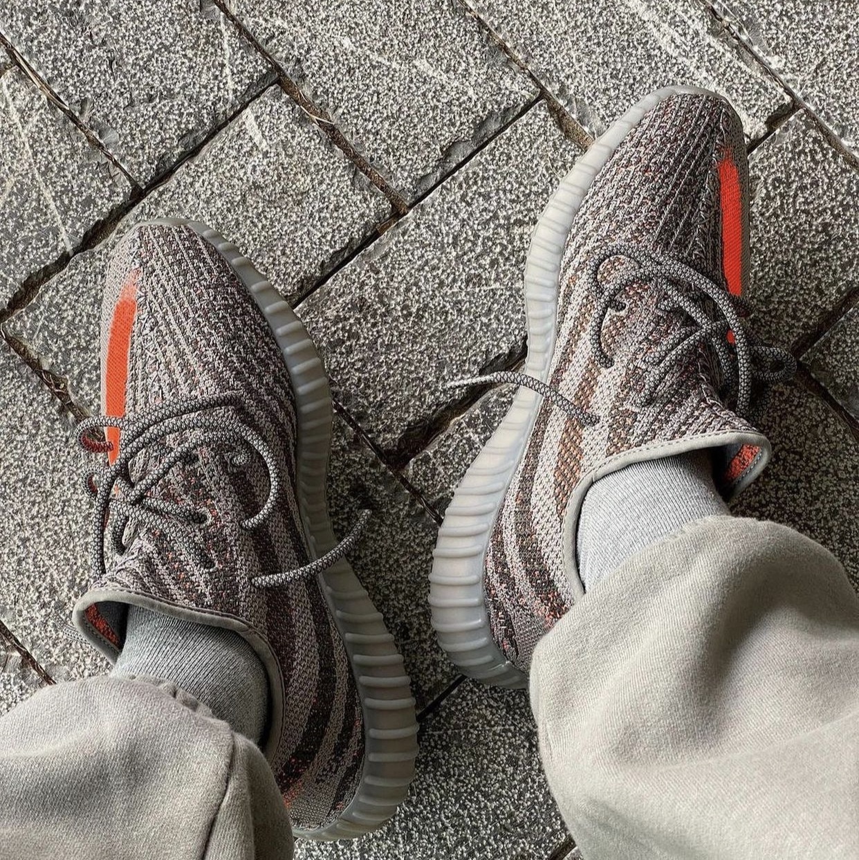Adidas Yeezy Boost 350 V2 Beluga - Reflective 착용 스타일 - 1
