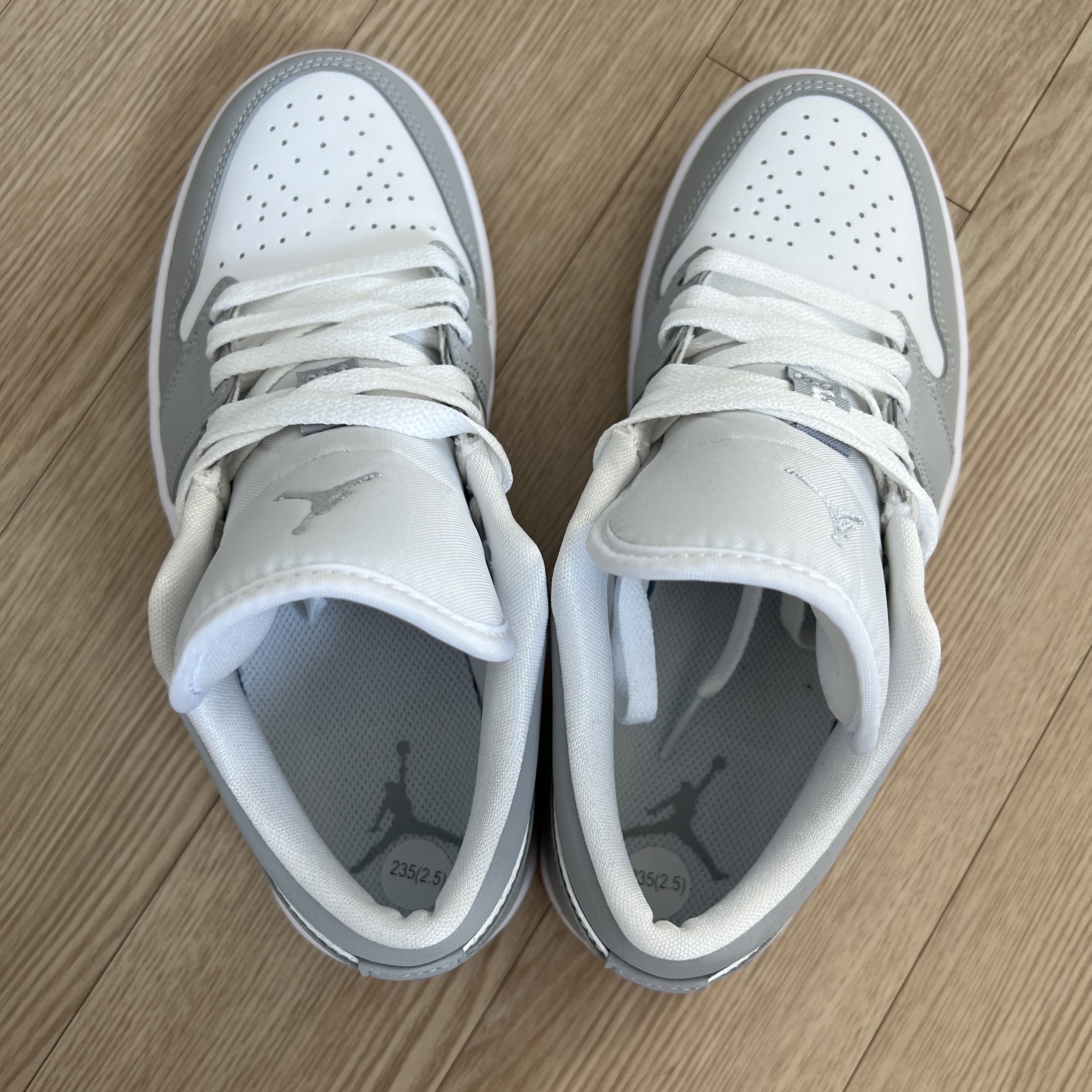 (W) Jordan 1 Low White Wolf Grey 착용 스타일 - 1