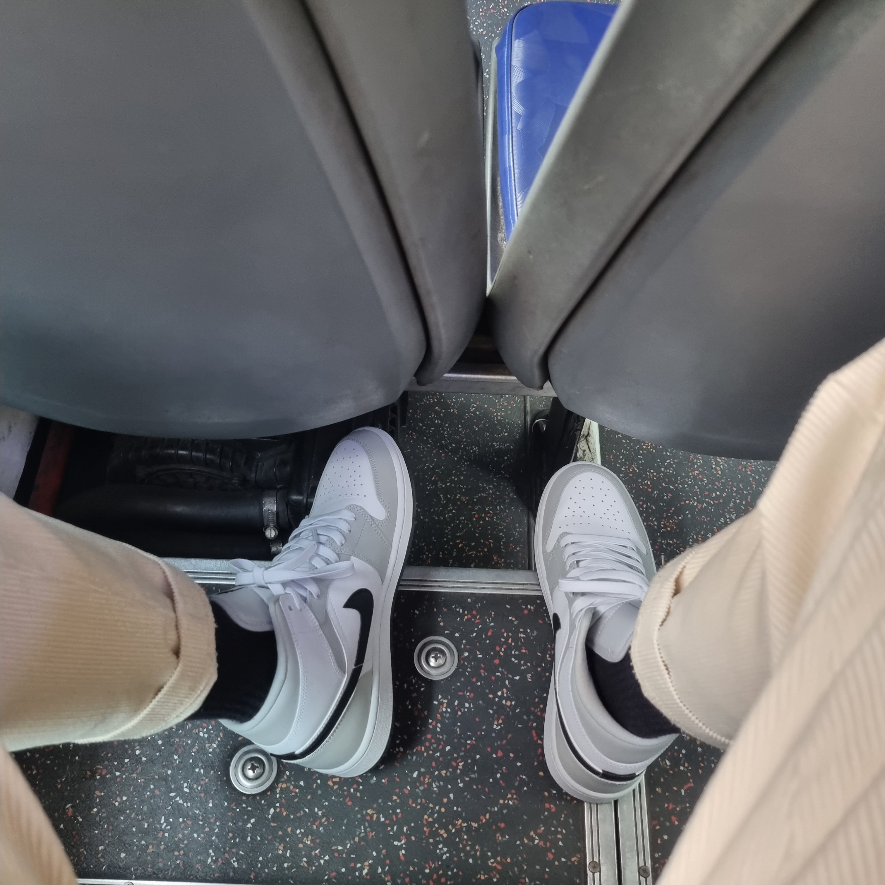 (W) Jordan 1 Mid Grey Fog 착용 스타일