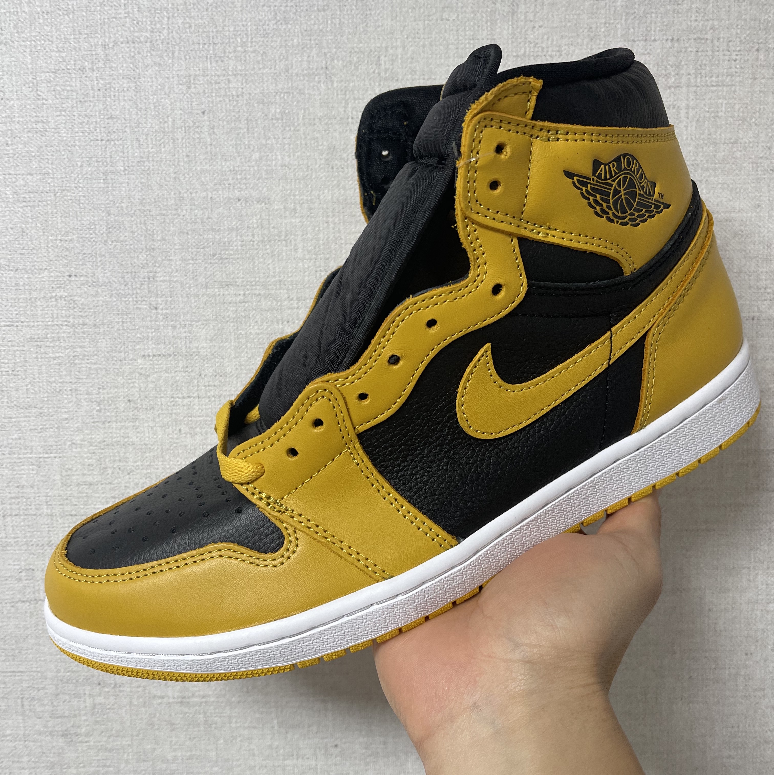 Jordan 1 Retro High OG Pollen 착용 스타일