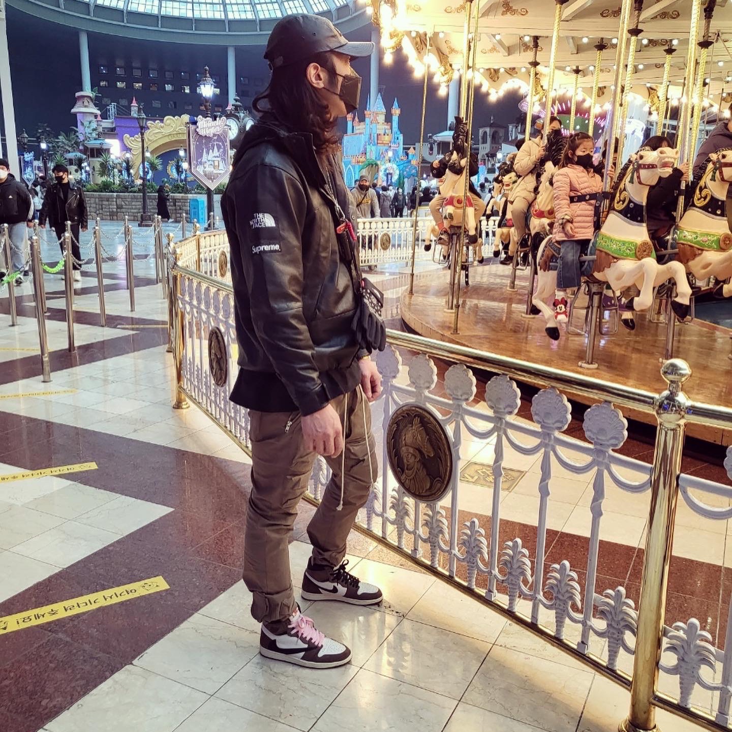 Jordan 1 x Travis Scott Retro High OG SP Mocha, Supreme Leather Camp Cap Black - 21SS 착용 스타일 - 5