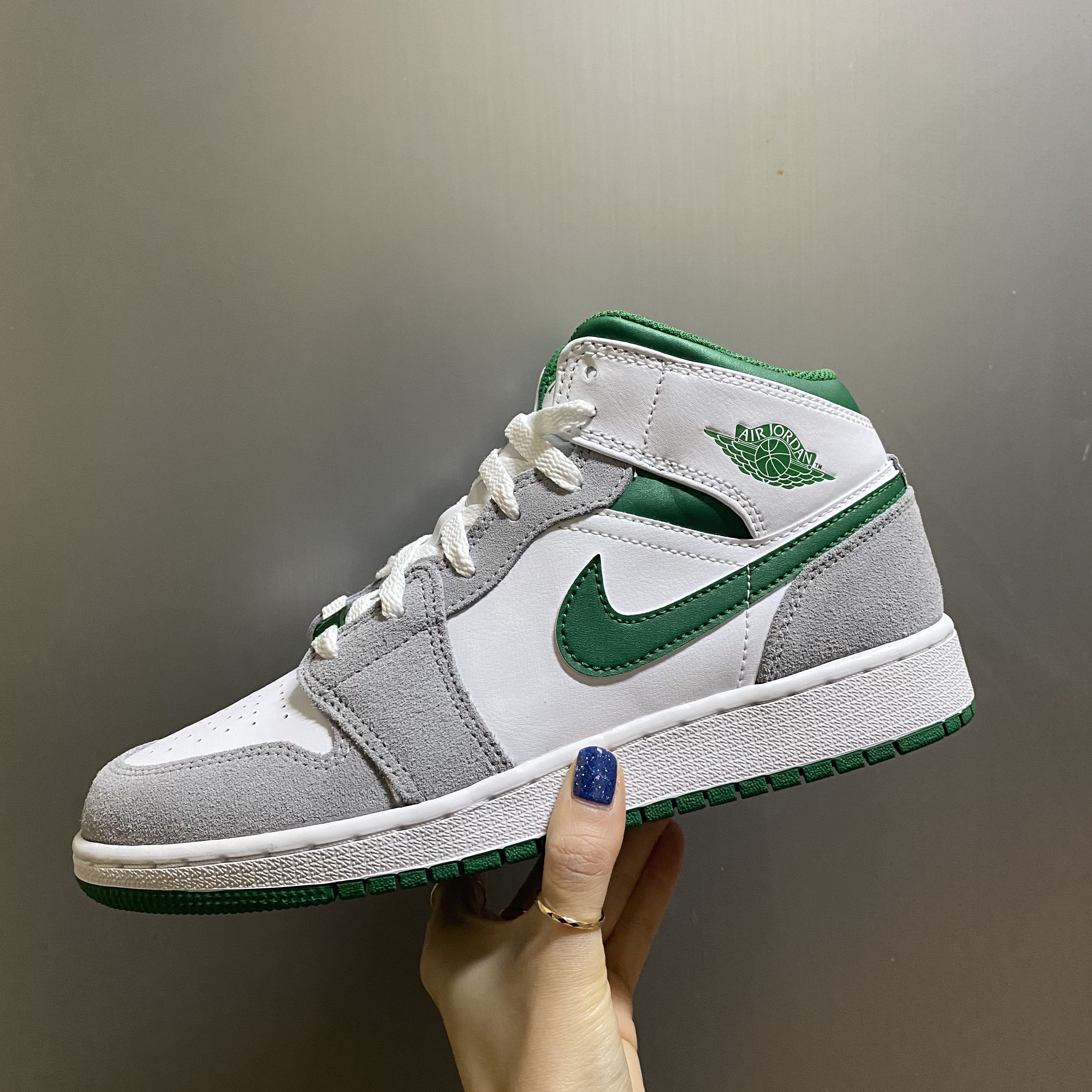 (GS) Jordan 1 Mid SE Pine Green Light Smoke Grey 착용 스타일