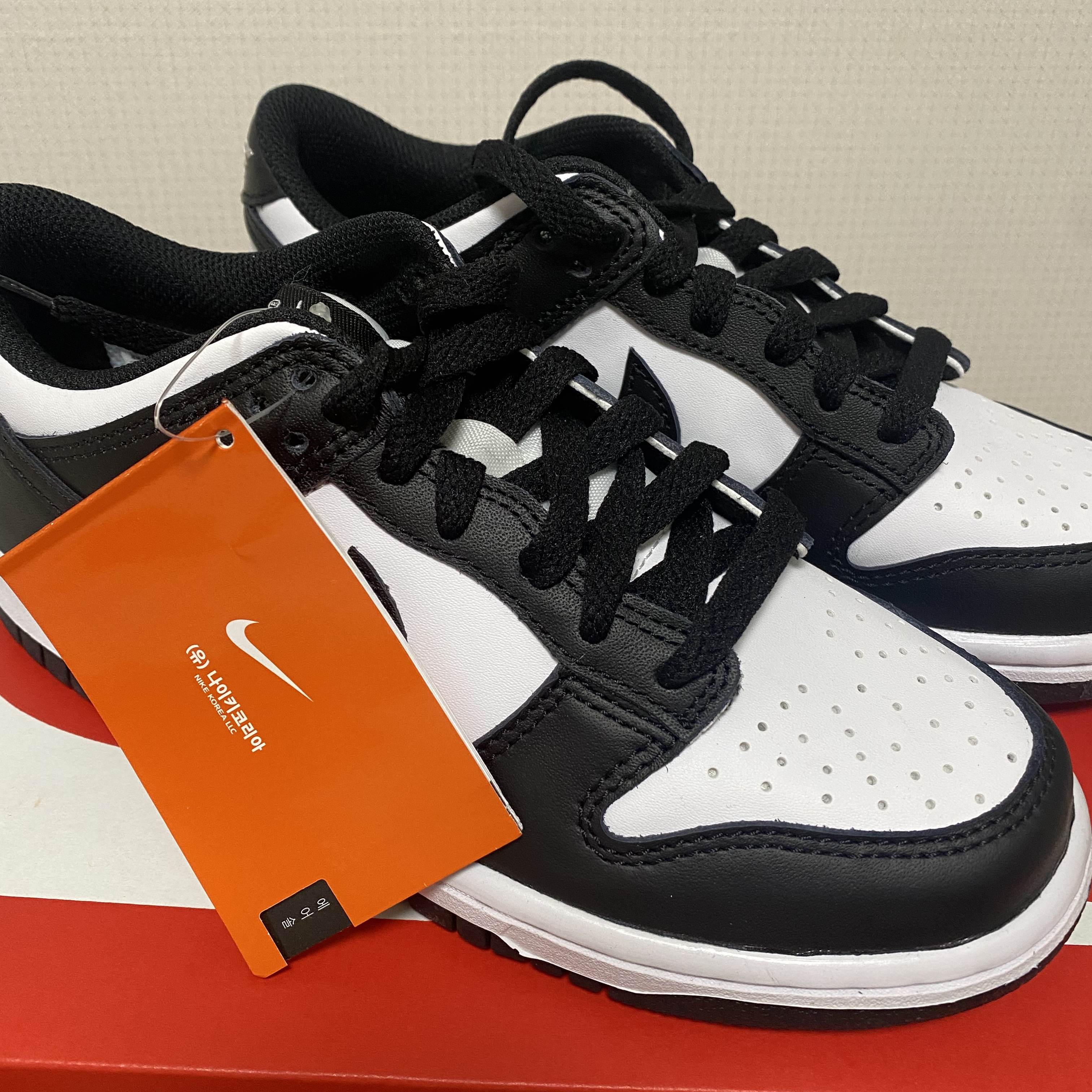(GS) Nike Dunk Low Black 착용 스타일 - 1
