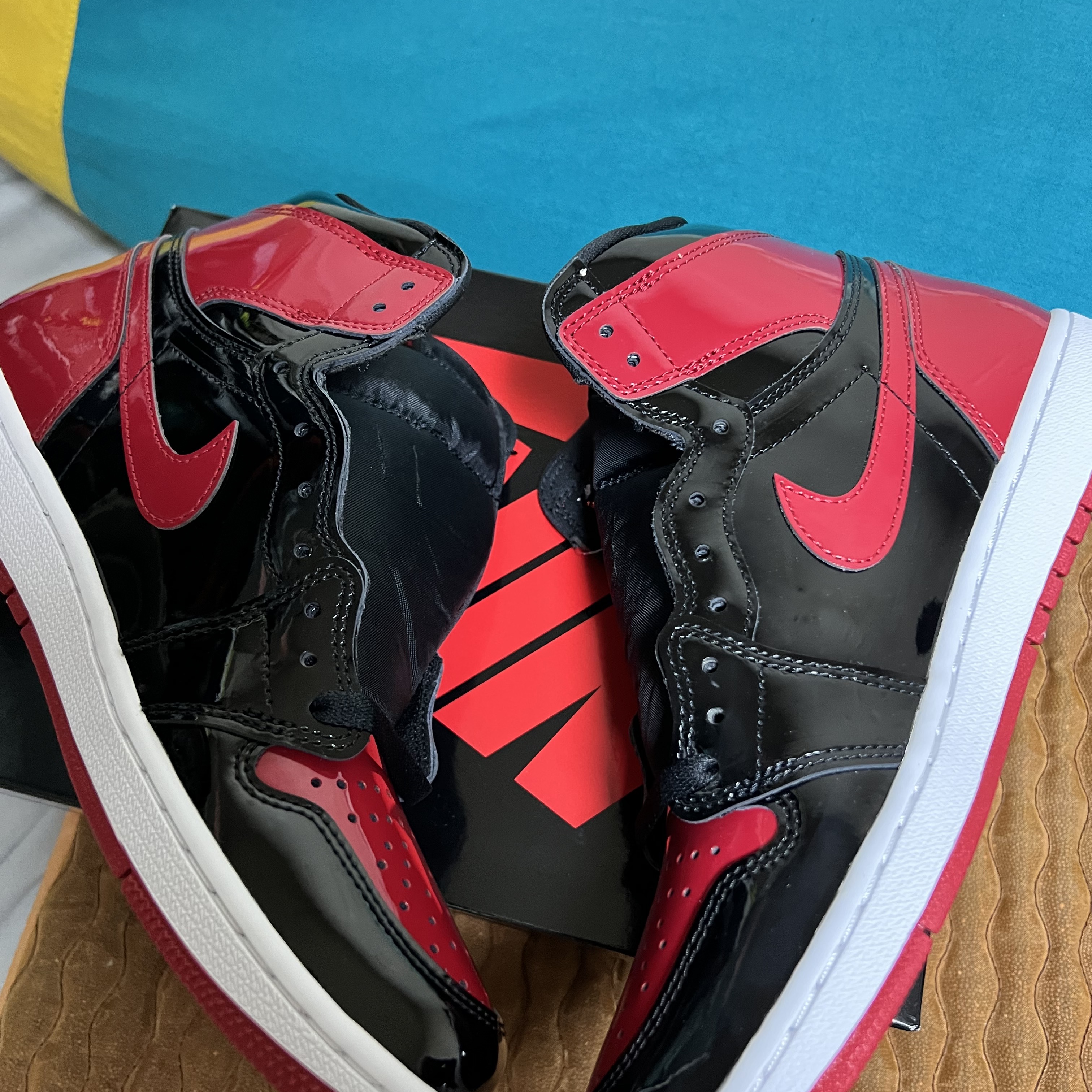 Jordan 1 Retro High OG Patent Bred, Jordan 1 Retro High Shattered Backboard 3.0 착용 스타일 - 3