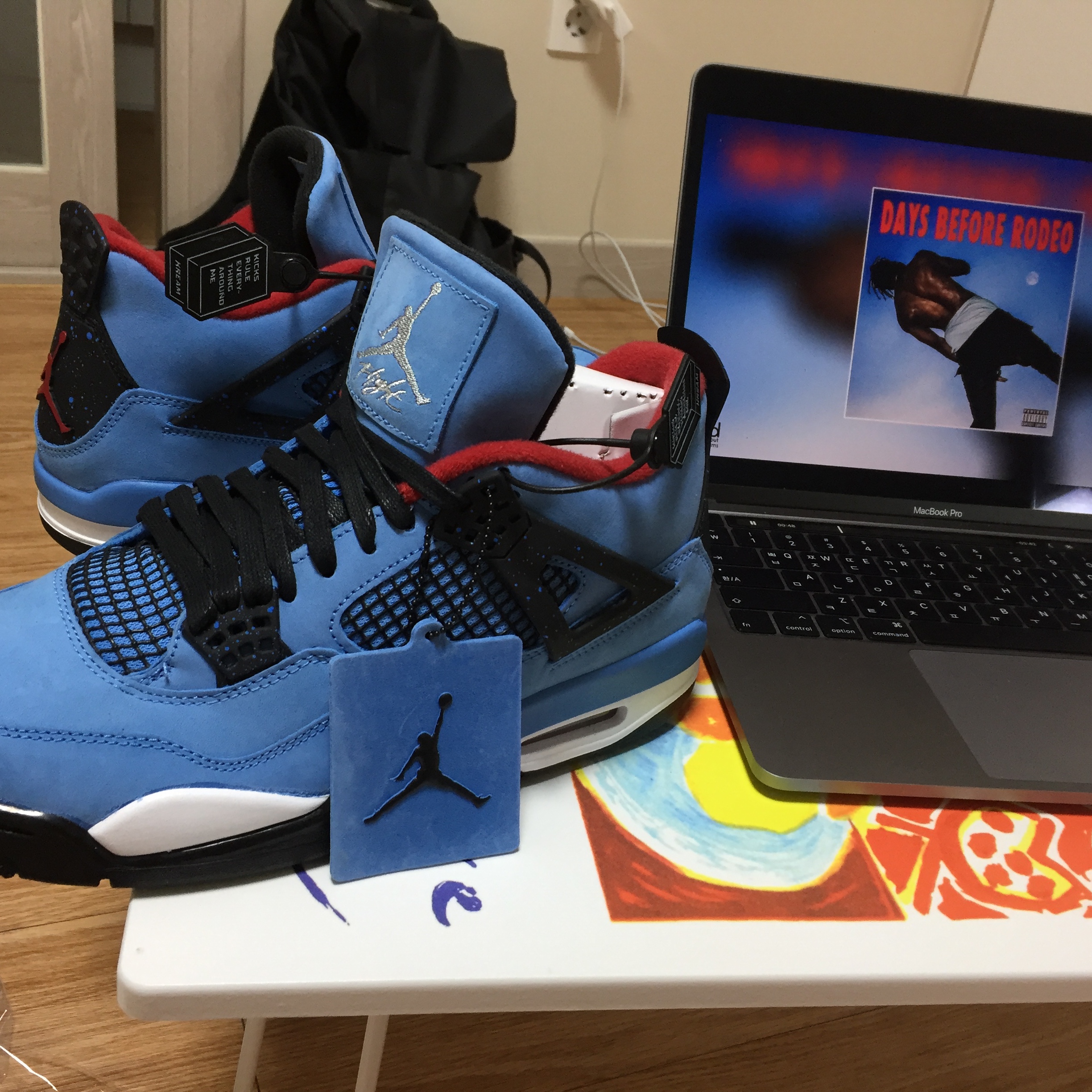 Jordan 4 x Travis Scott Retro Cactus Jack 착용 스타일 - 2