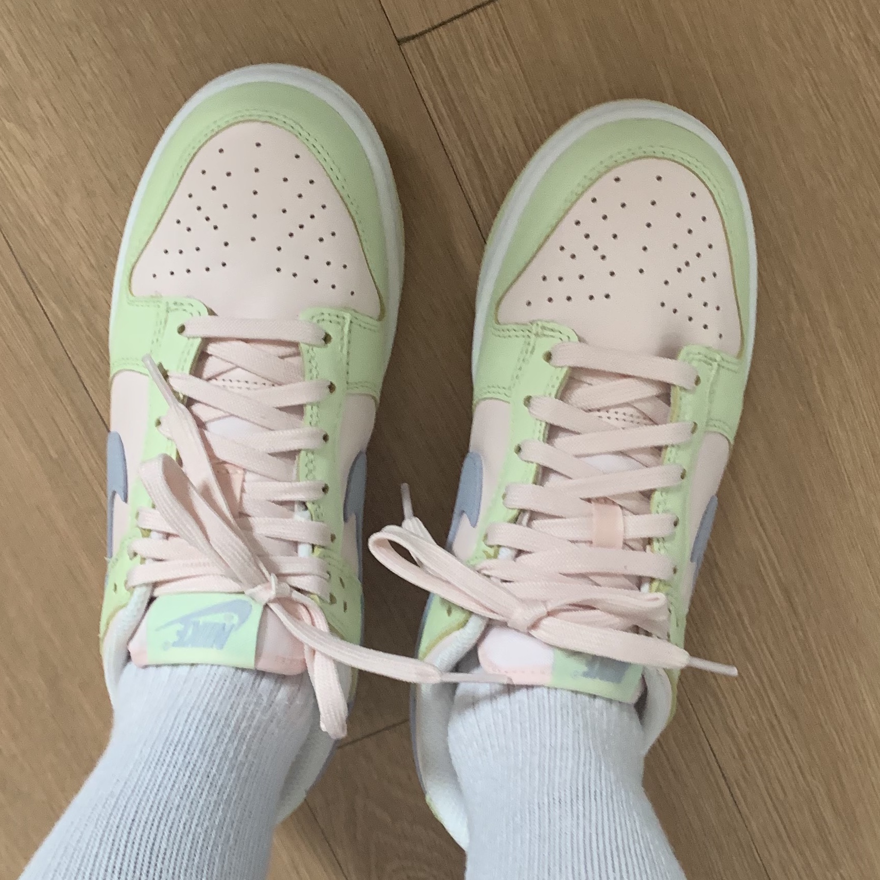(W) Nike Dunk Low Light Soft Pink 착용 스타일 - 1