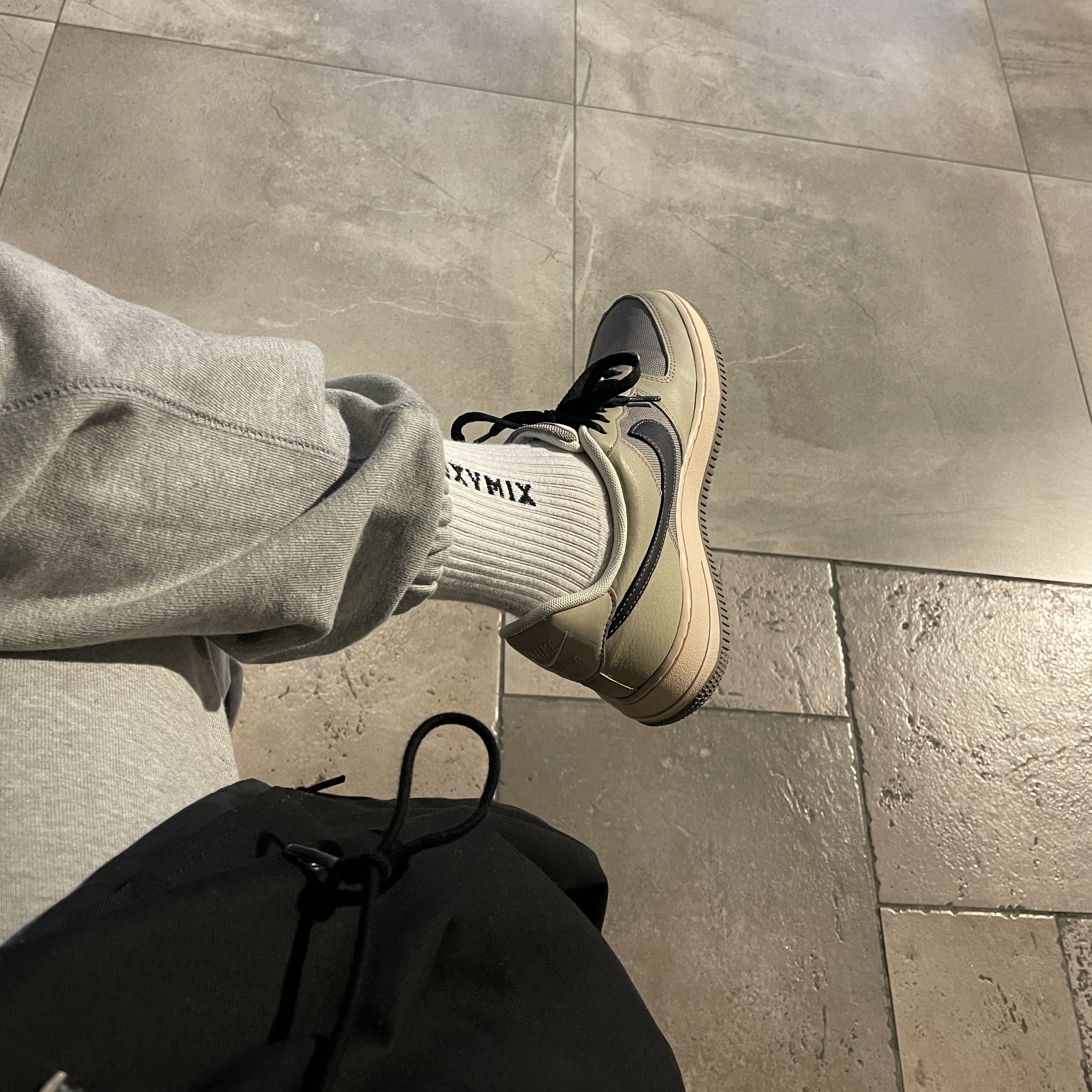 Nike Air Force 1 Low Gore-Tex Olive 착용 스타일