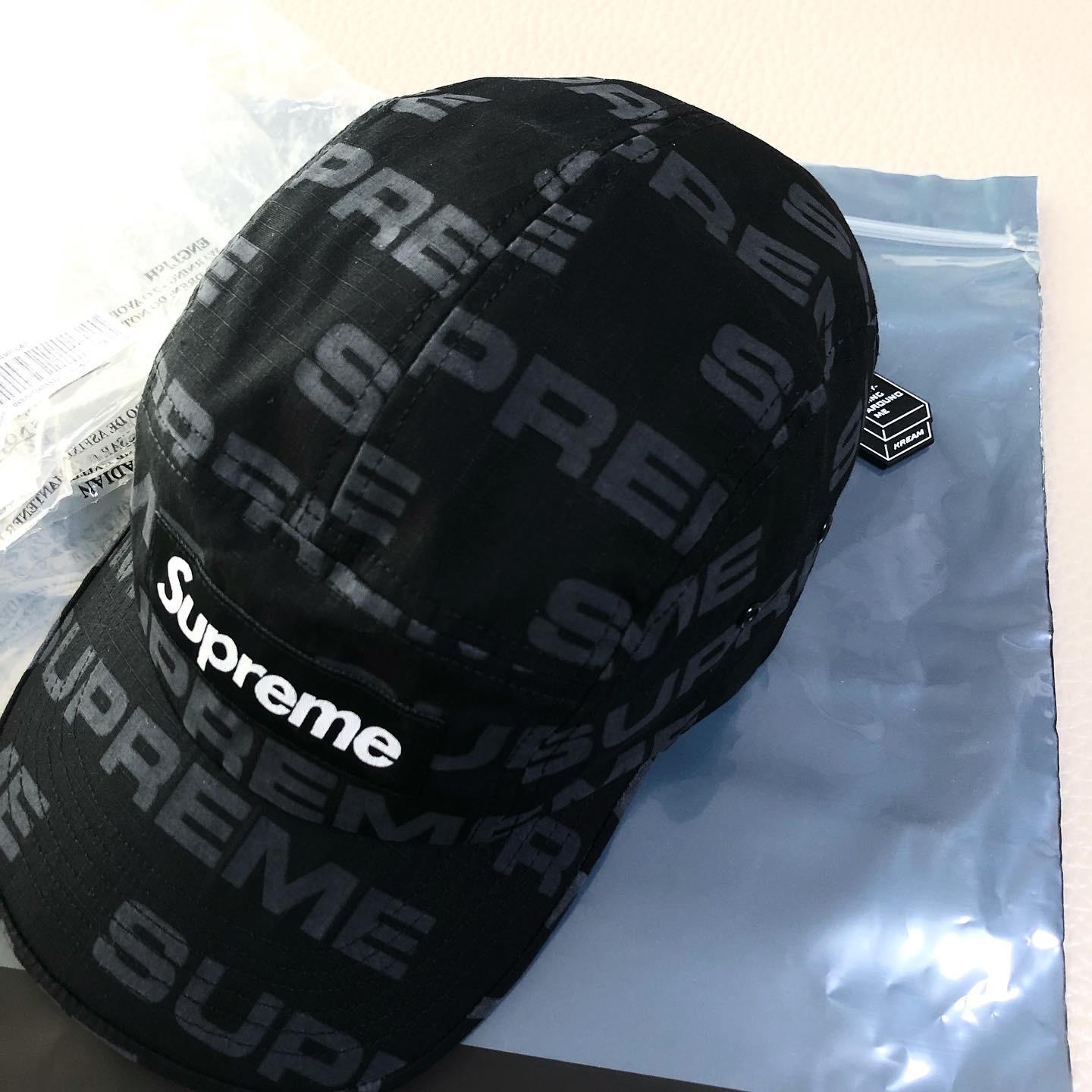 Supreme Reactive Print Camp Cap Black - 20FW 착용 스타일 - 1